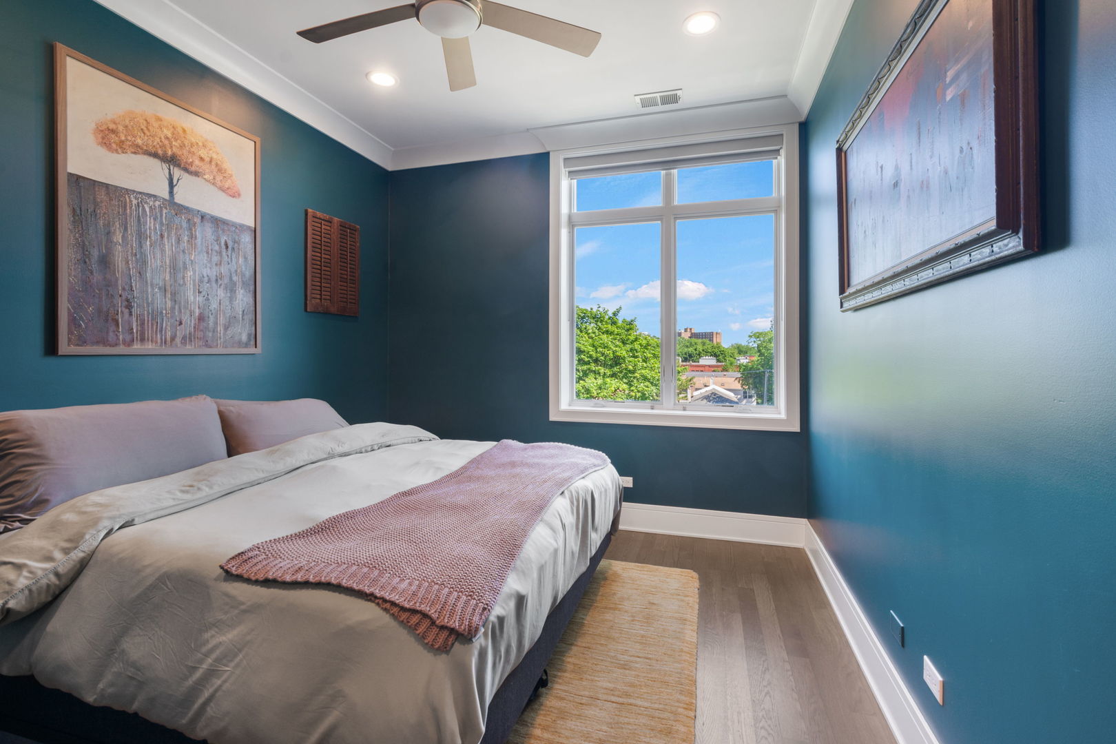 5748 N Hermitage Avenue Unit: 404