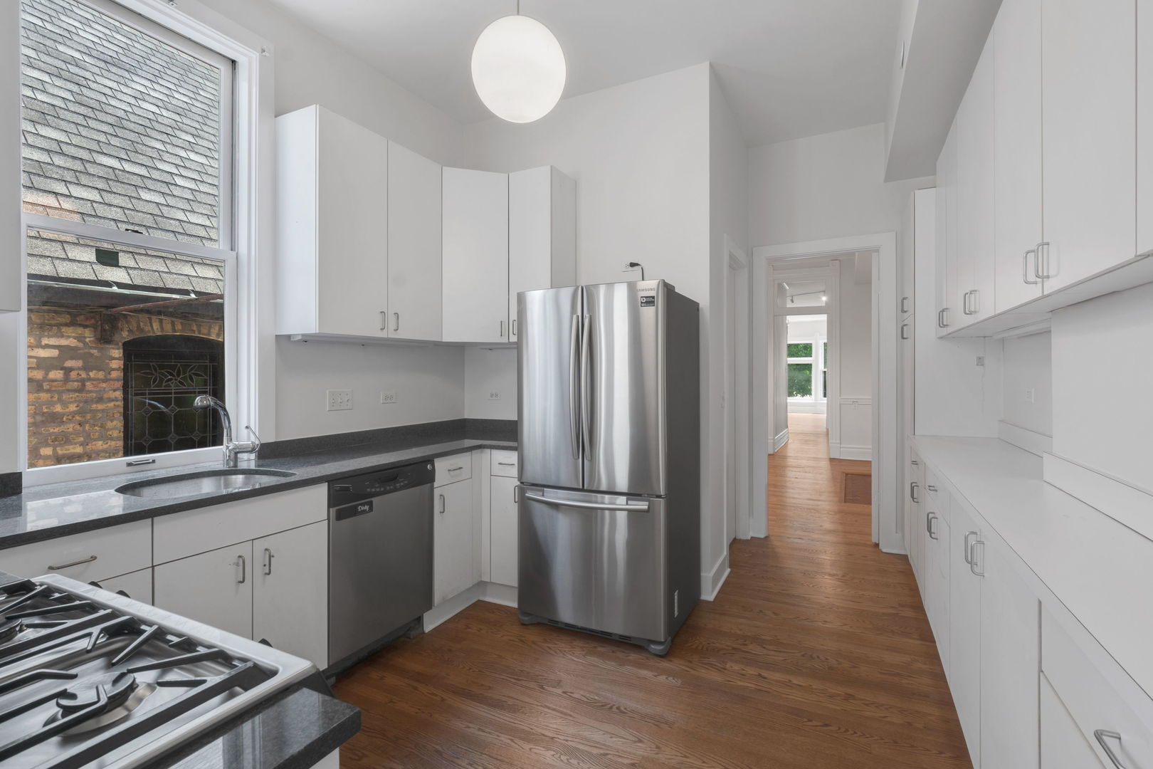 532 W Fullerton Parkway