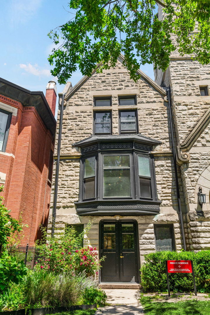532 W Fullerton Parkway