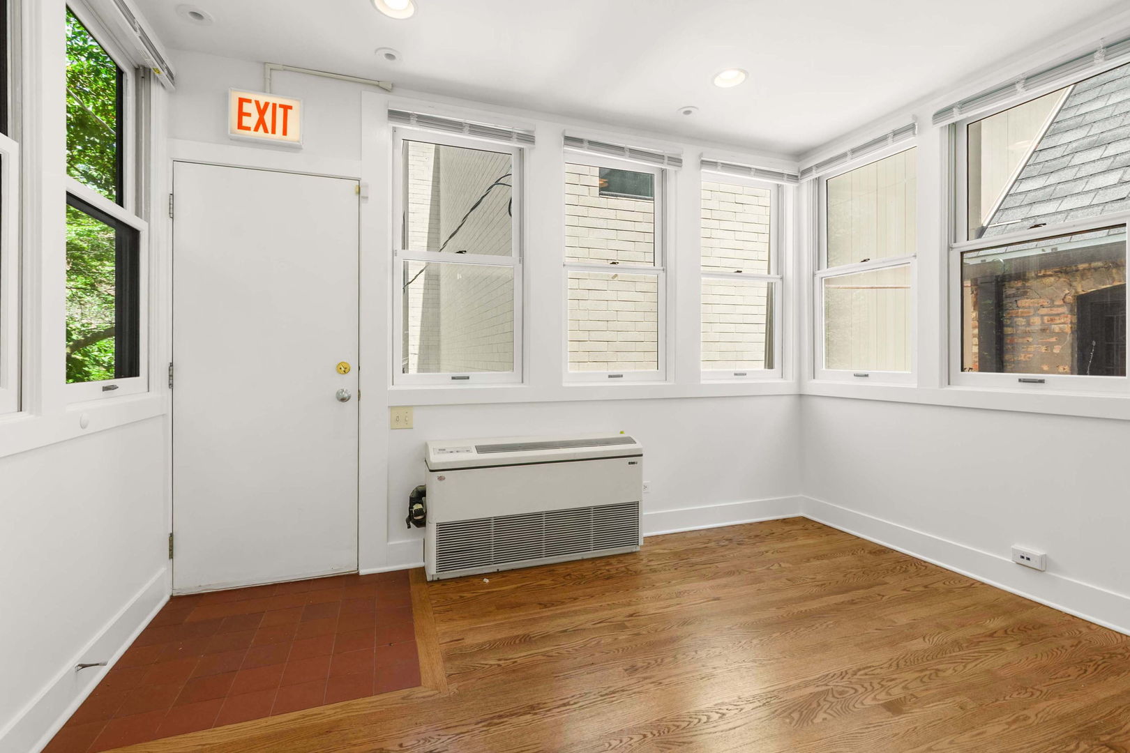 532 W Fullerton Parkway