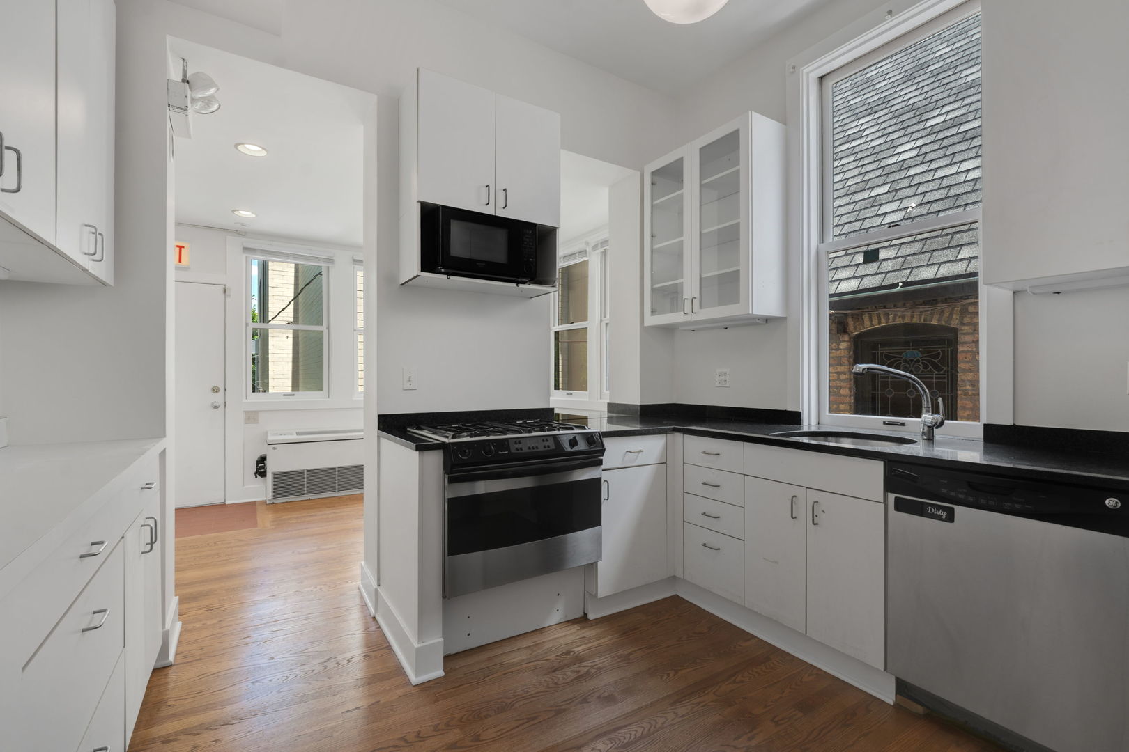 532 W Fullerton Parkway