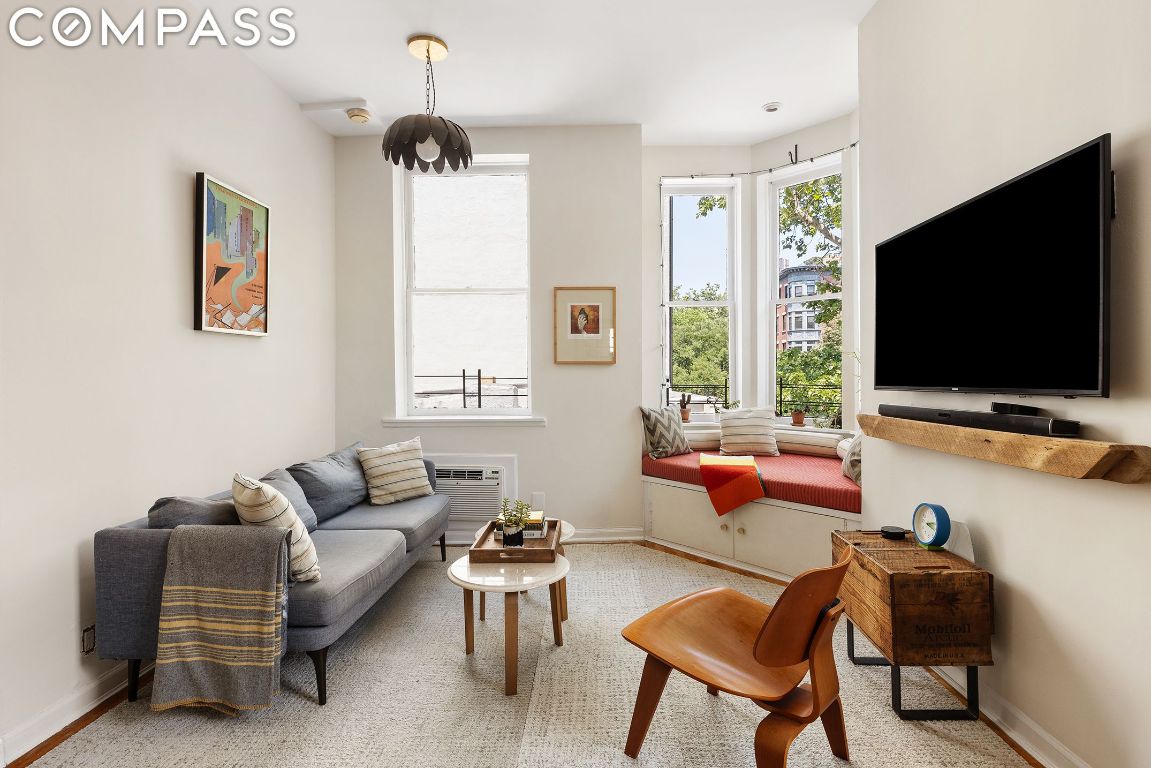 304 Henry Street 3B