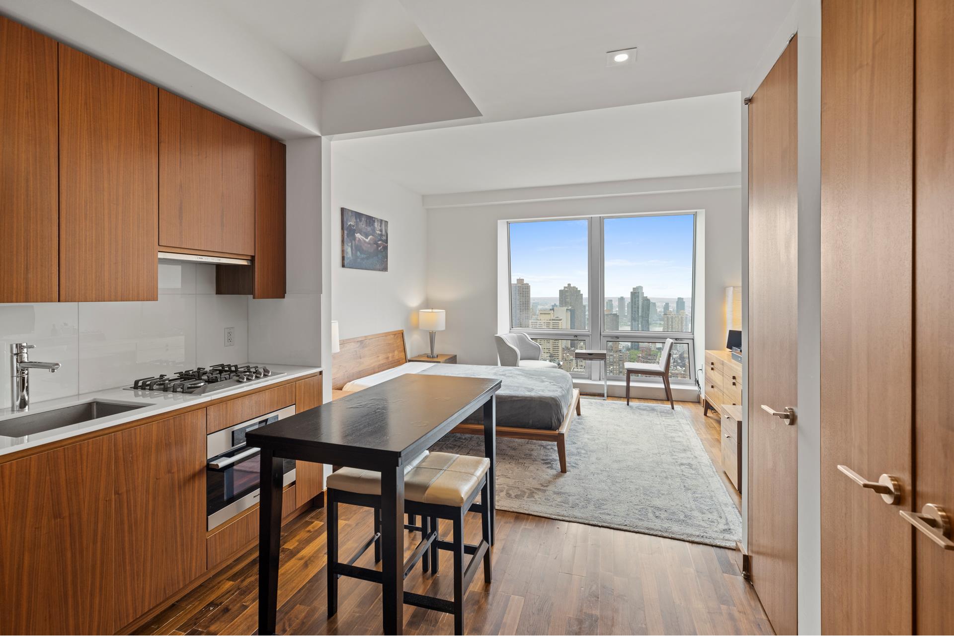 400 5TH Avenue 44C