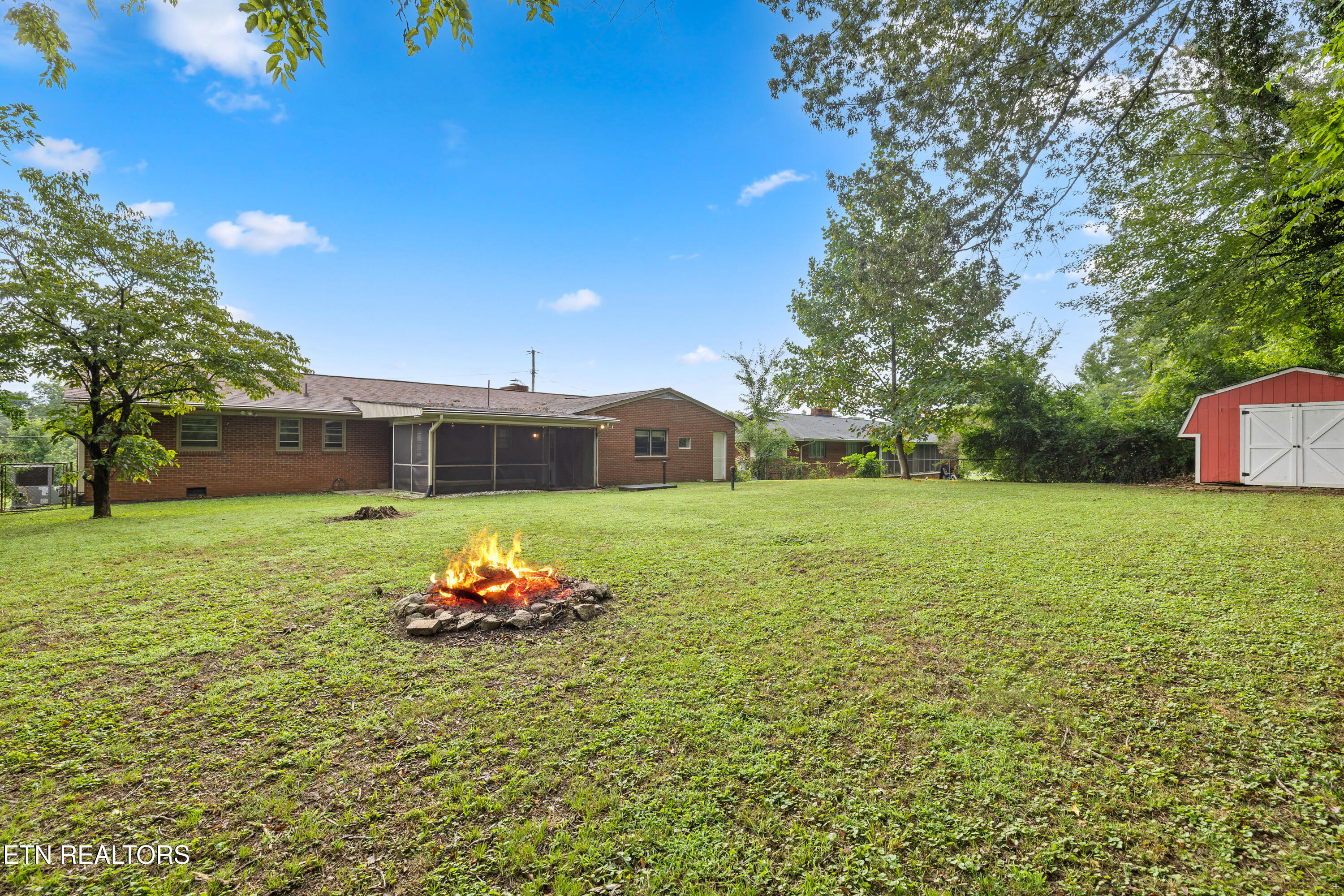 4117 Gaines Rd