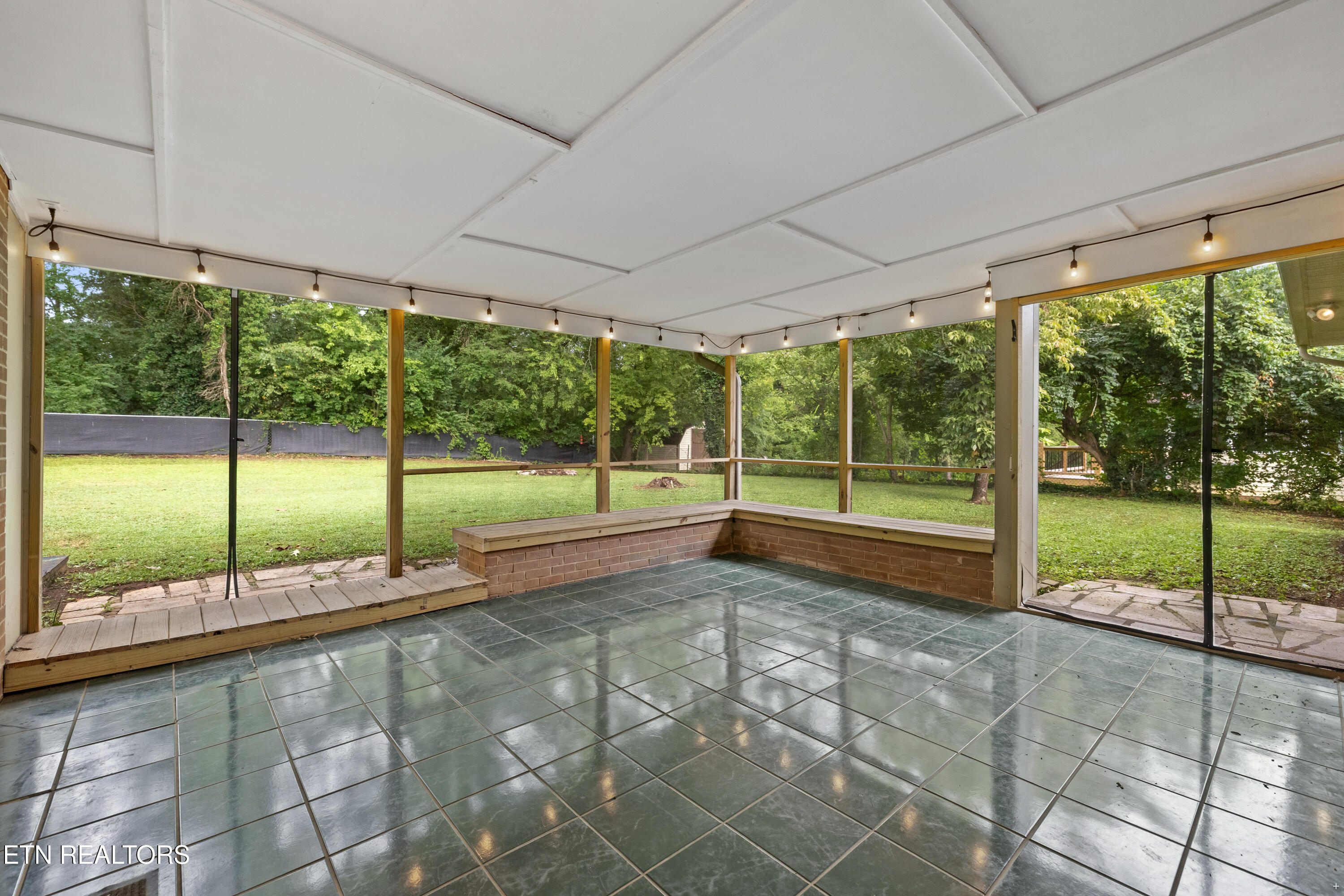 4117 Gaines Rd