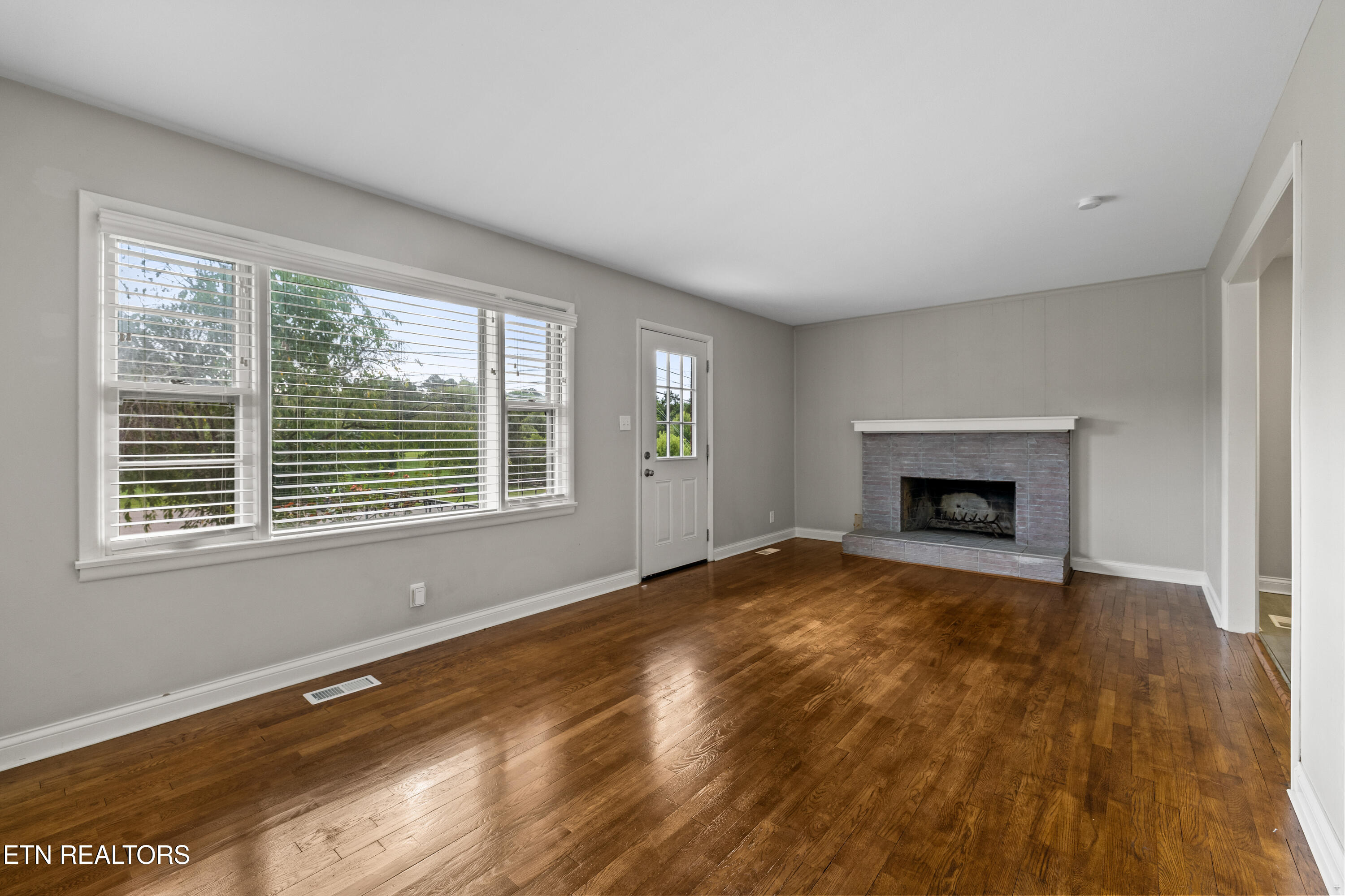 4117 Gaines Rd