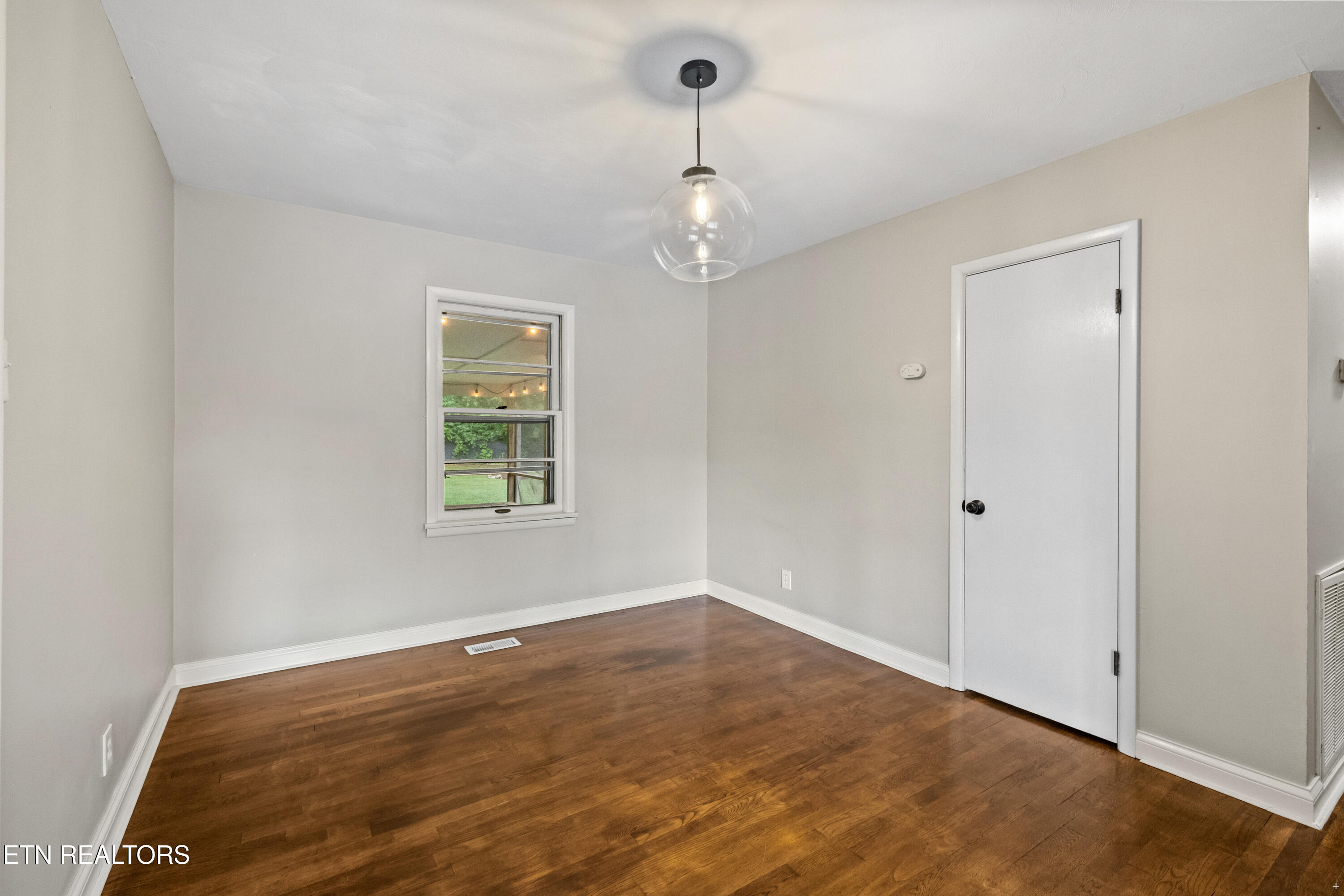 4117 Gaines Rd