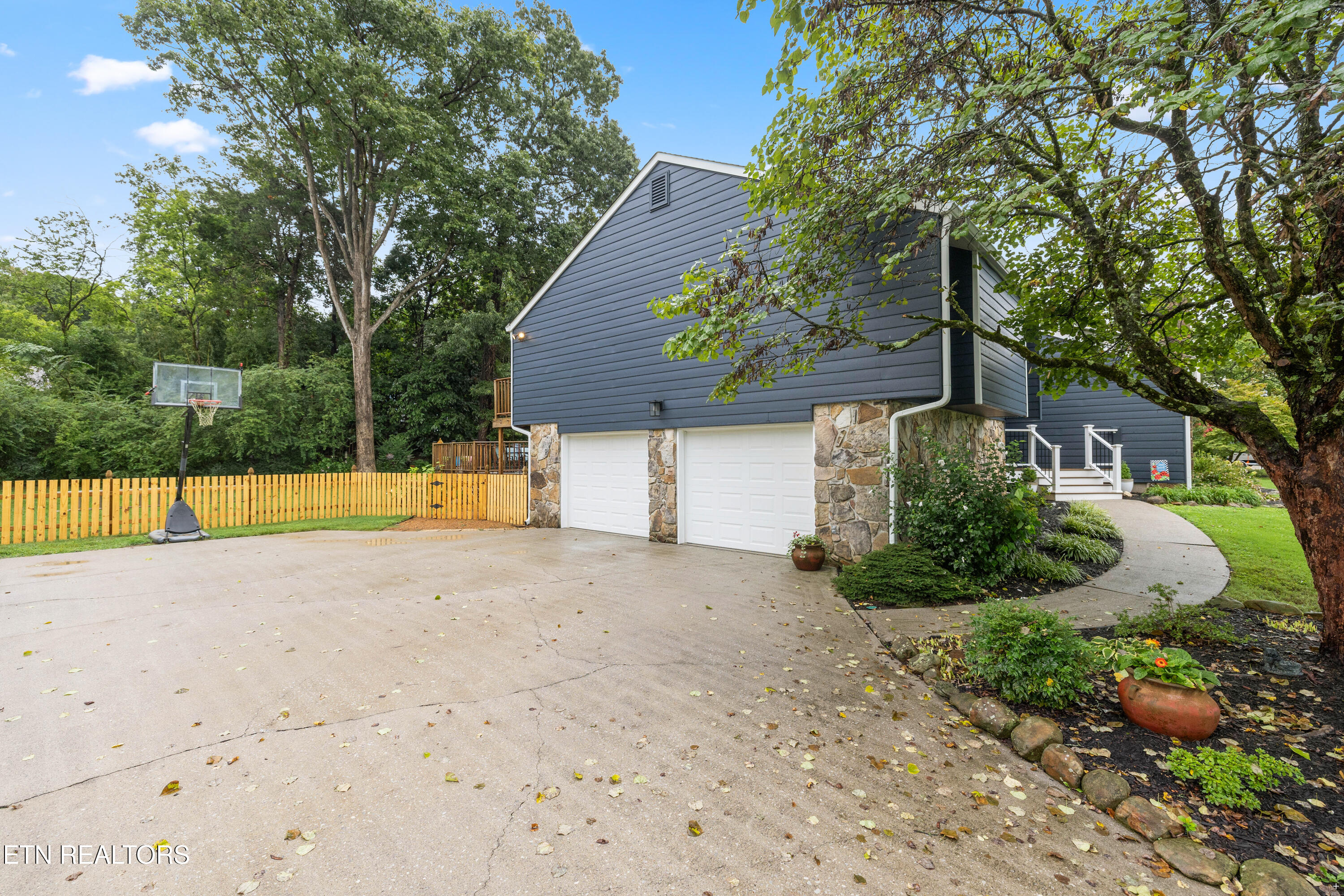 1724 Dawn Redwood Trail Tr