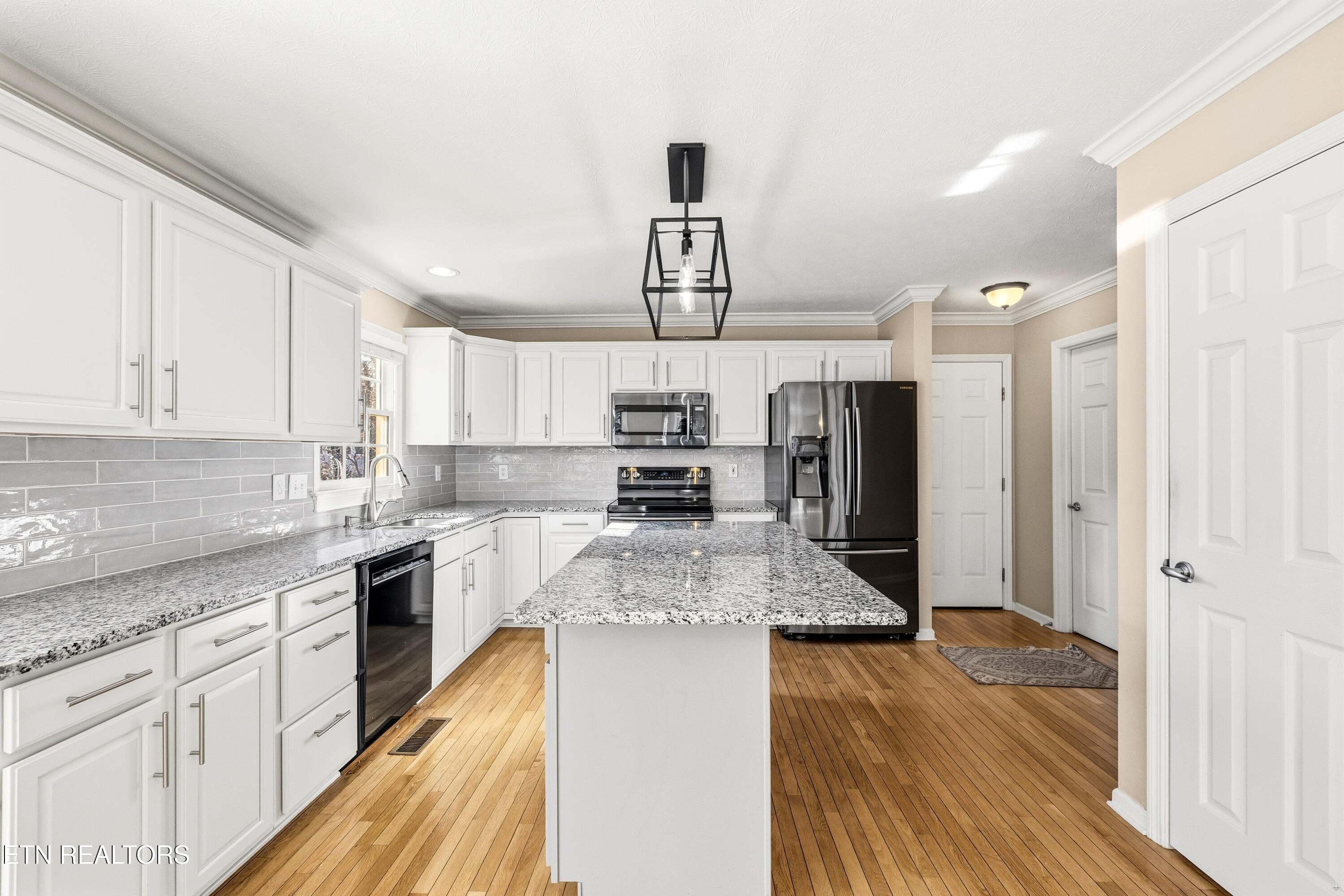 11900 Longstreet Place