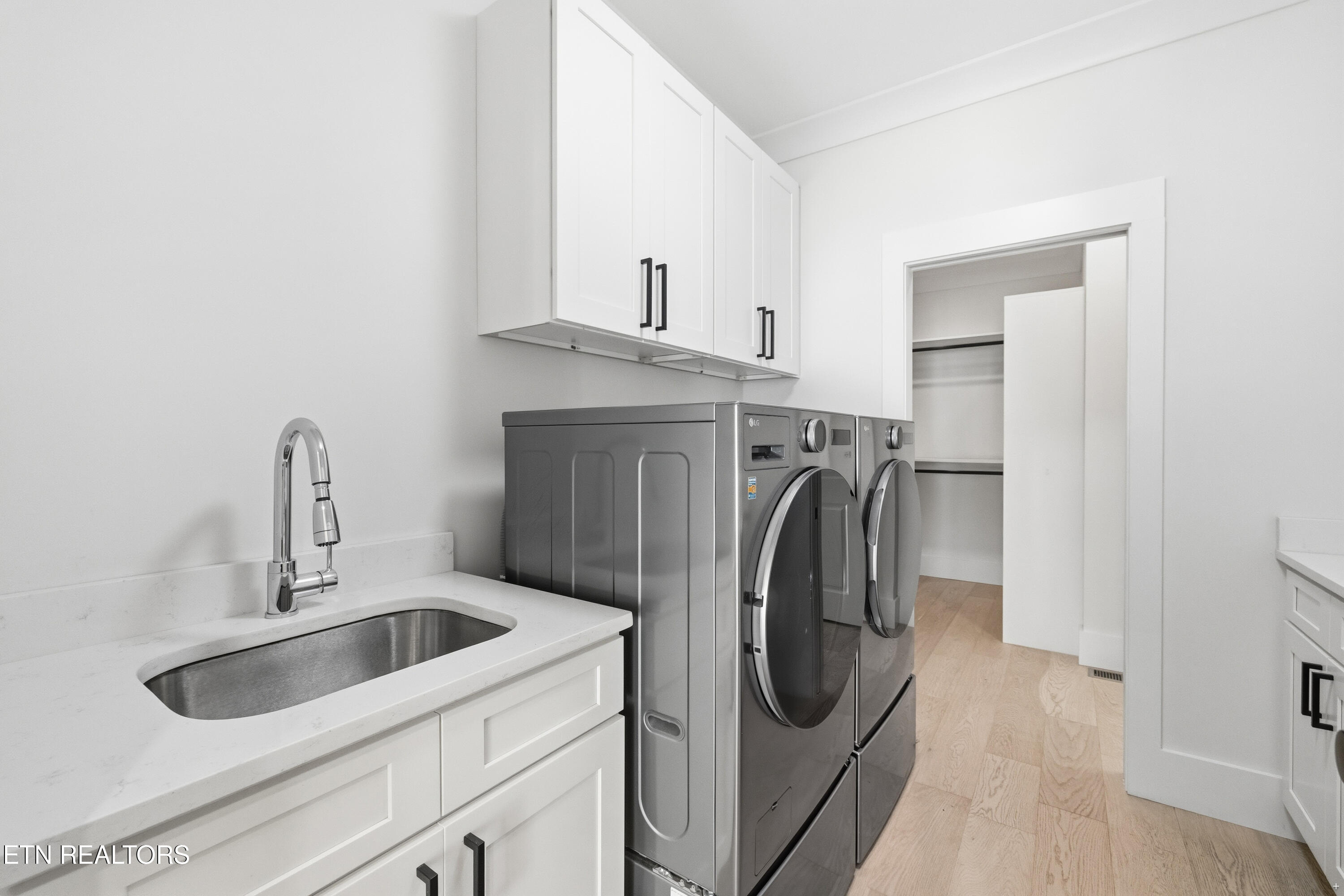 8418 S Northshore Drive