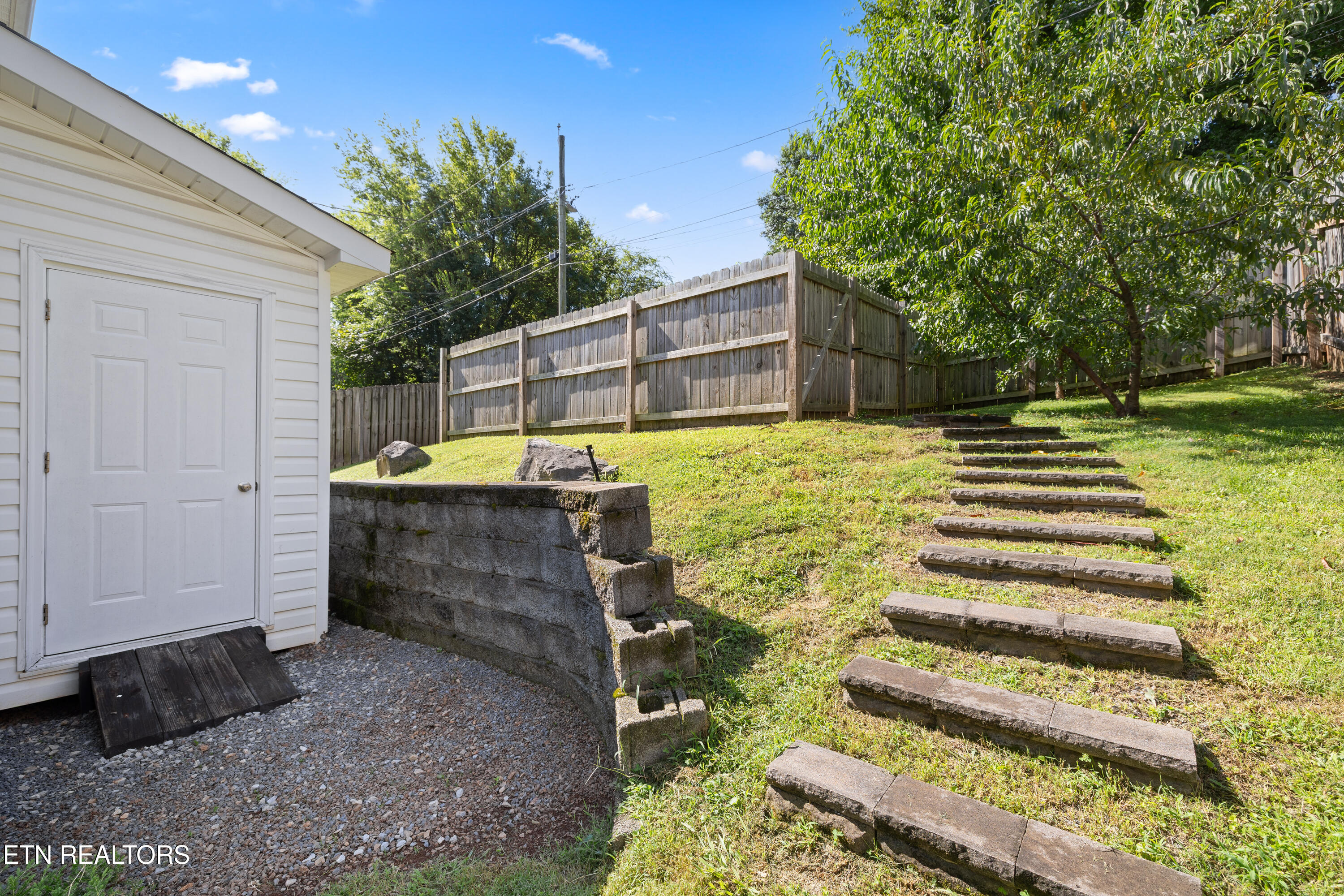 1126 Overton Place
