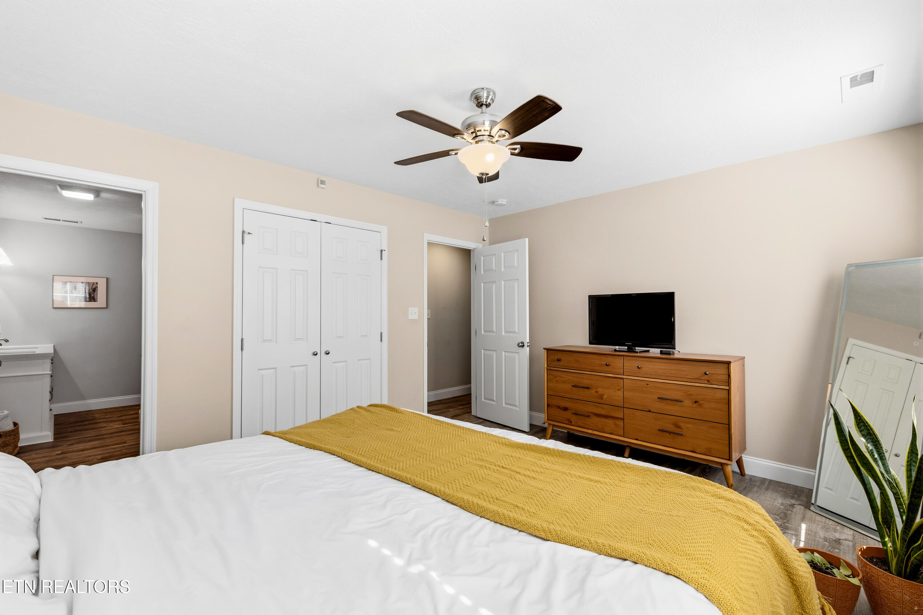 1126 Overton Place