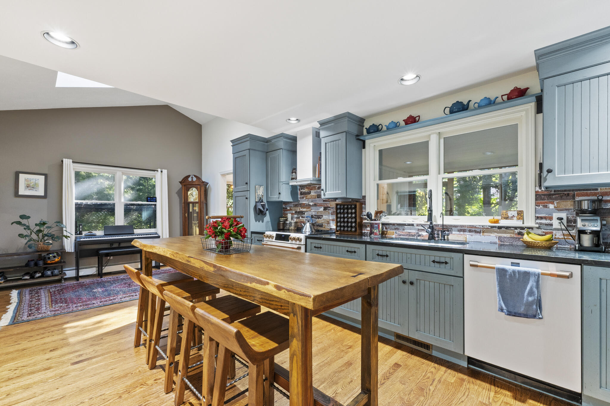 9 Strawberry Hill Road