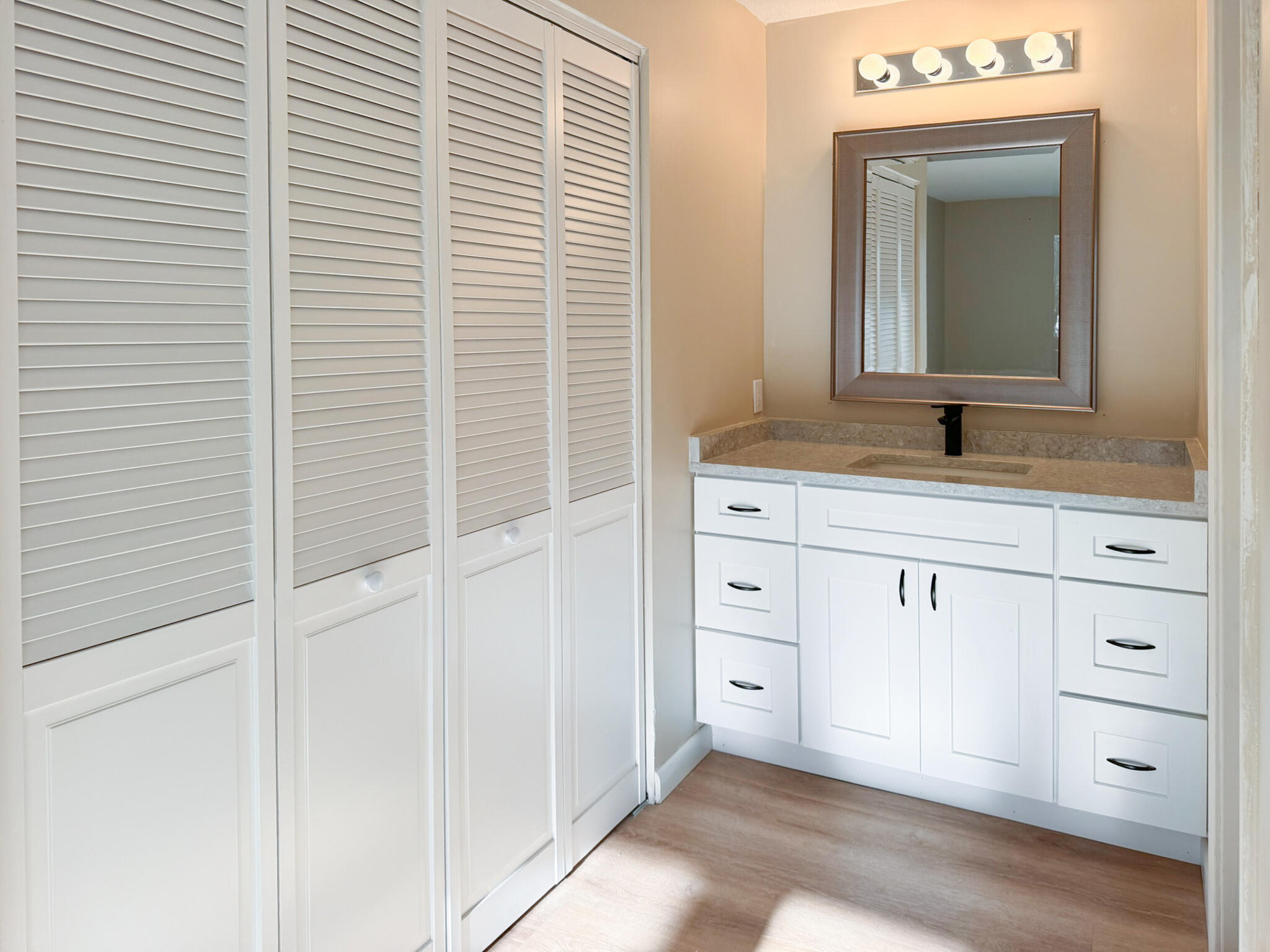 225 Southwest Meadows UNIT 225