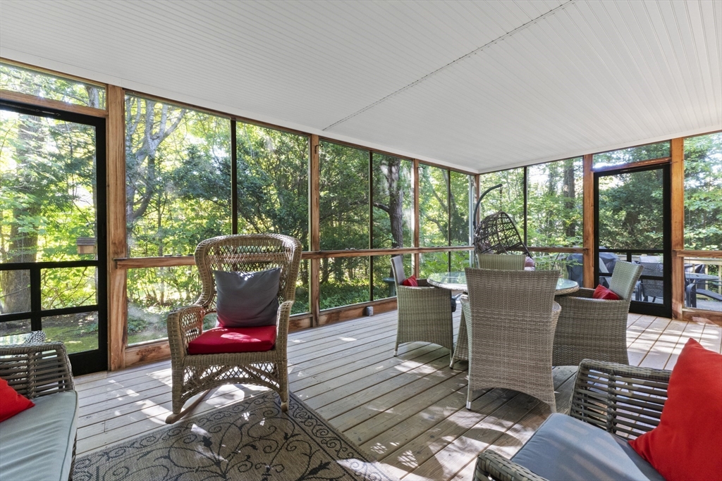 9 Strawberry Hill Rd