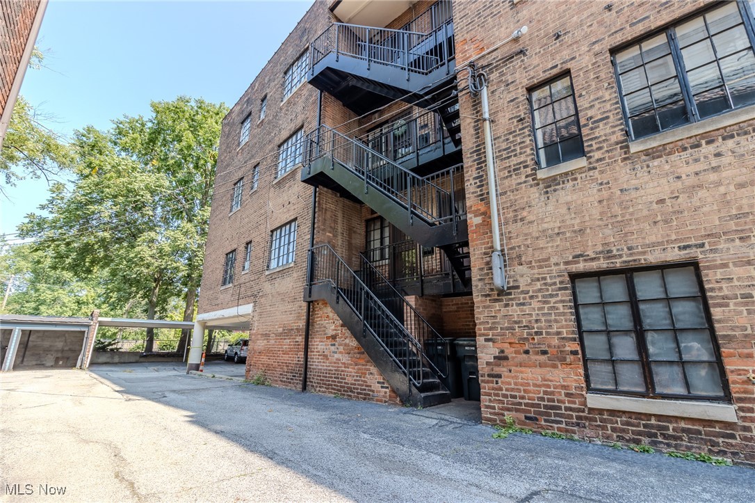 2511 Overlook Road 4