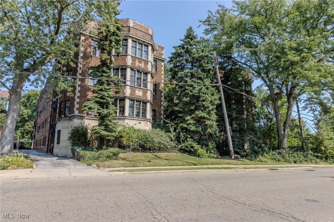 2511 Overlook Road 4