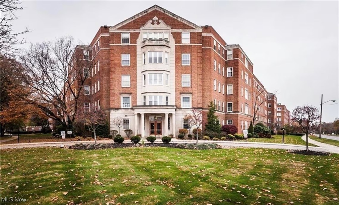 13800 Fairhill Road 112