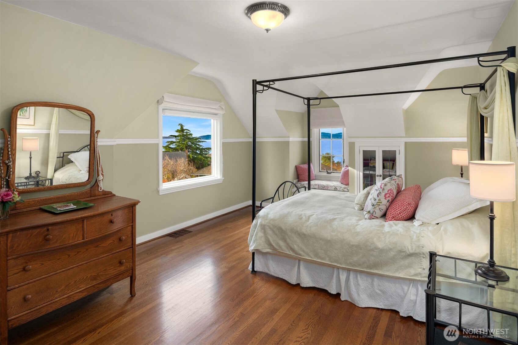 2256 W Viewmont Way W