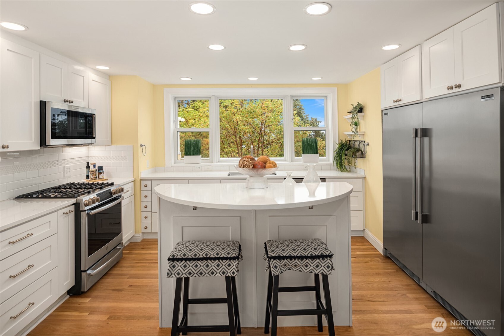 822 W Fulton Street