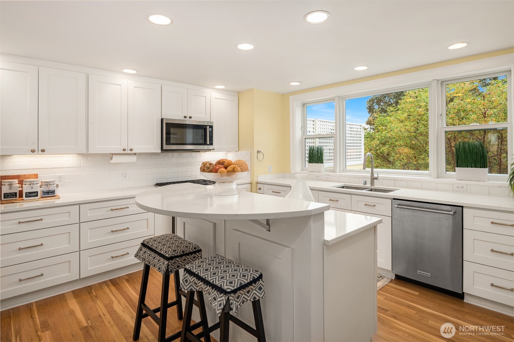 822 W Fulton Street