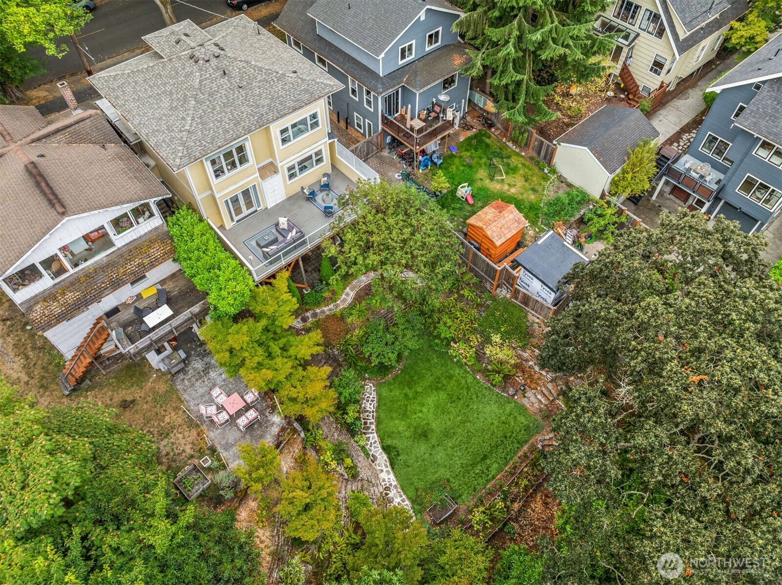 822 W Fulton Street