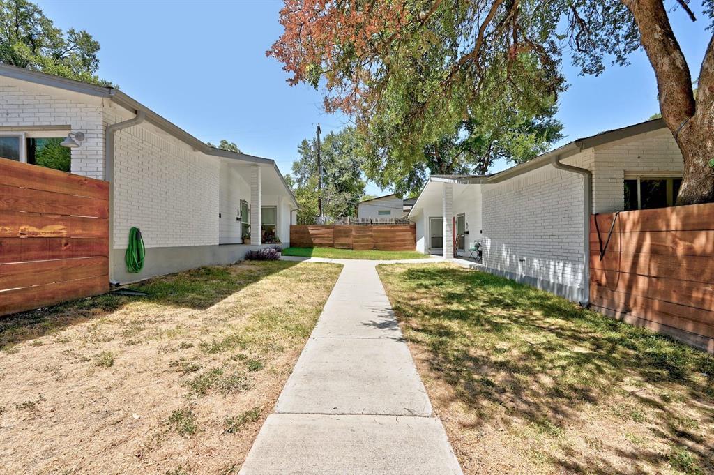 2403 La Casa DR
