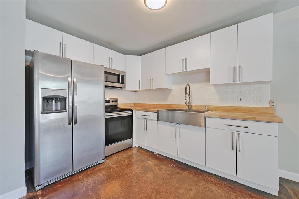 2403 La Casa DR