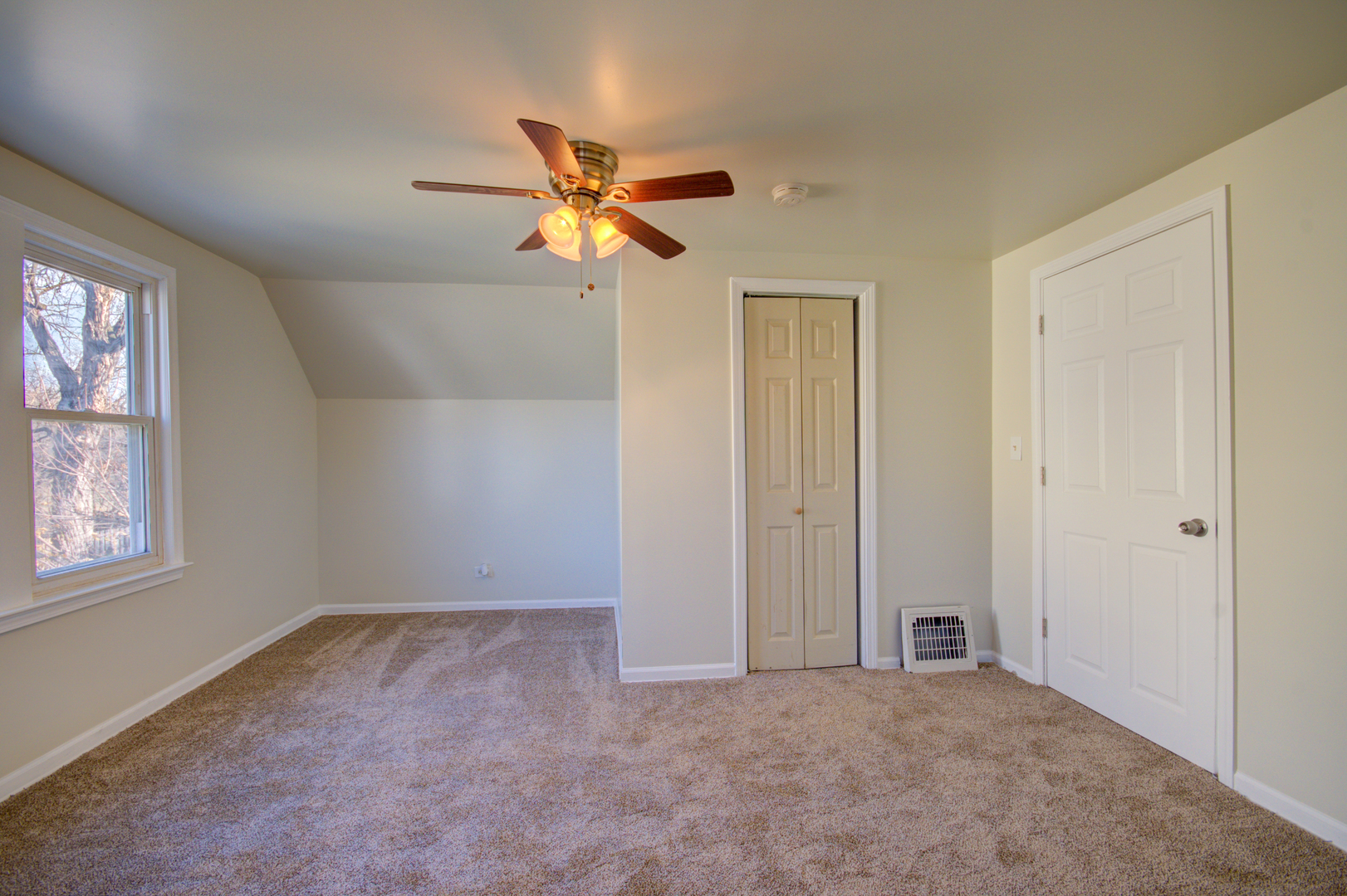 15015 Riverside Drive