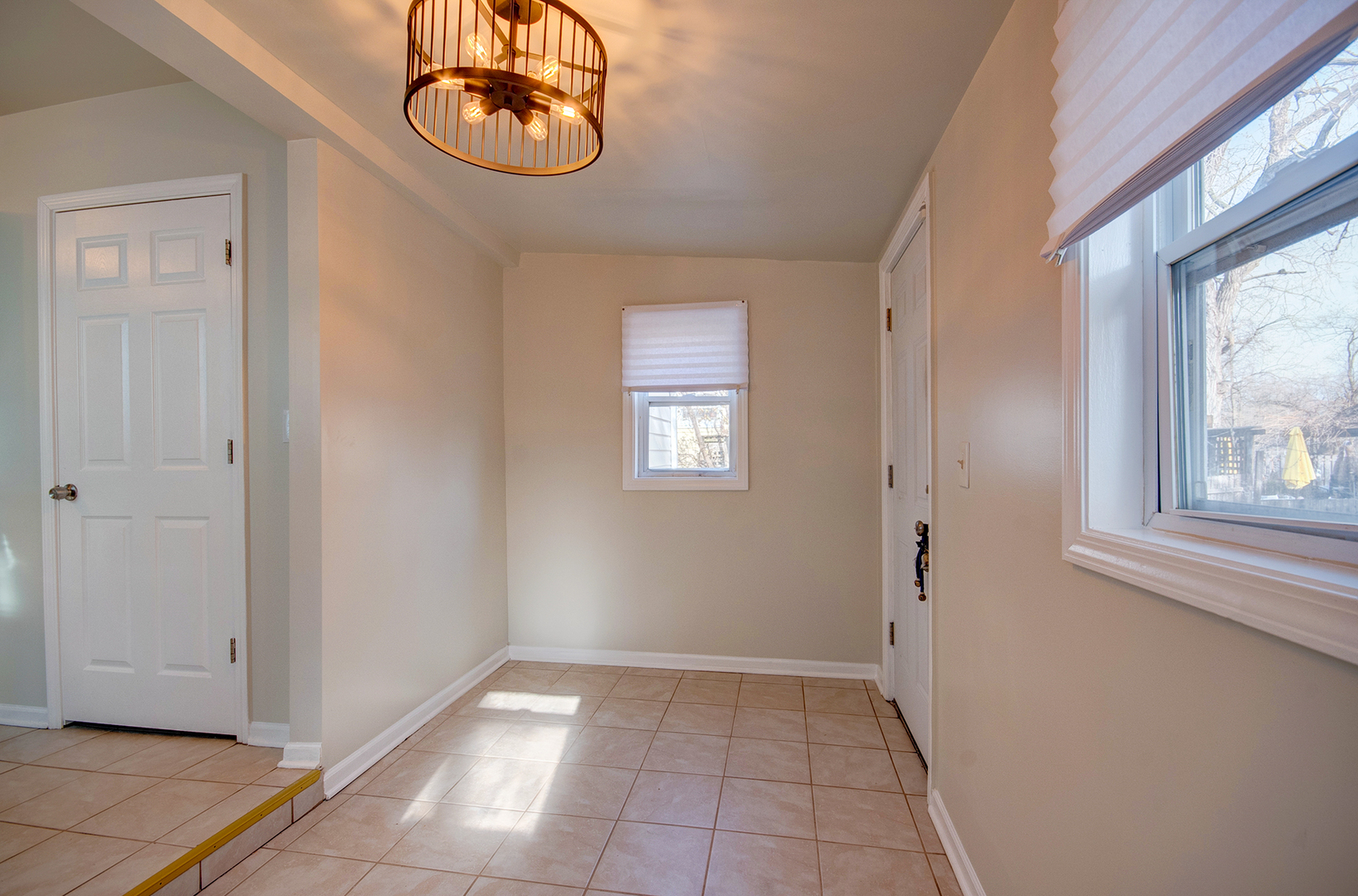 15015 Riverside Drive