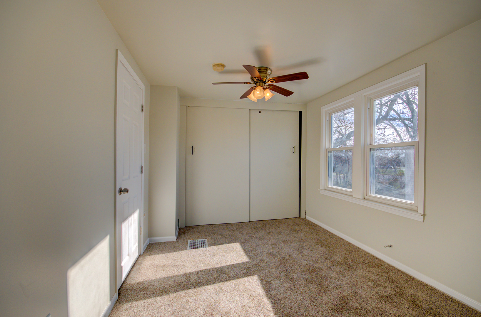 15015 Riverside Drive