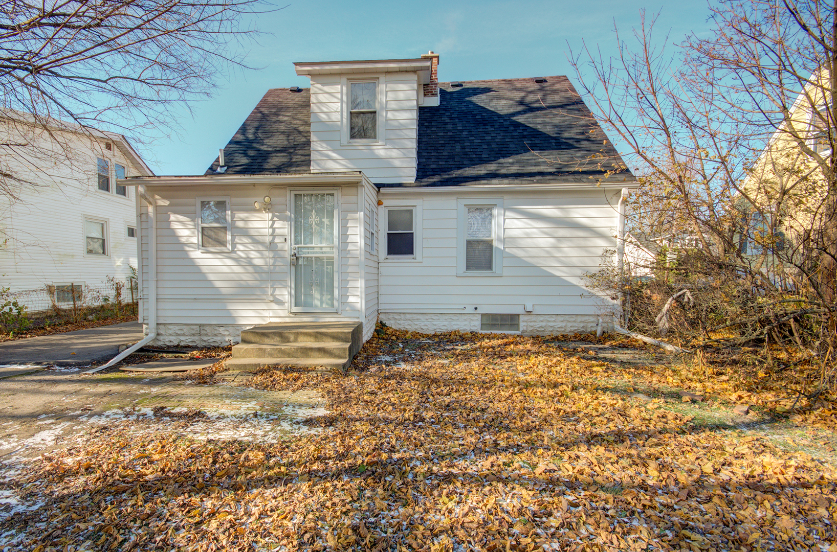 15015 Riverside Drive