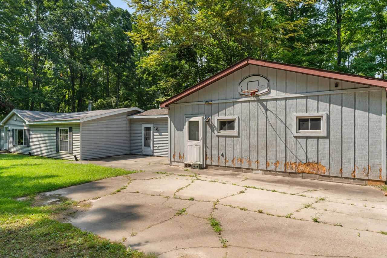 21100 Kiracofe Avenue