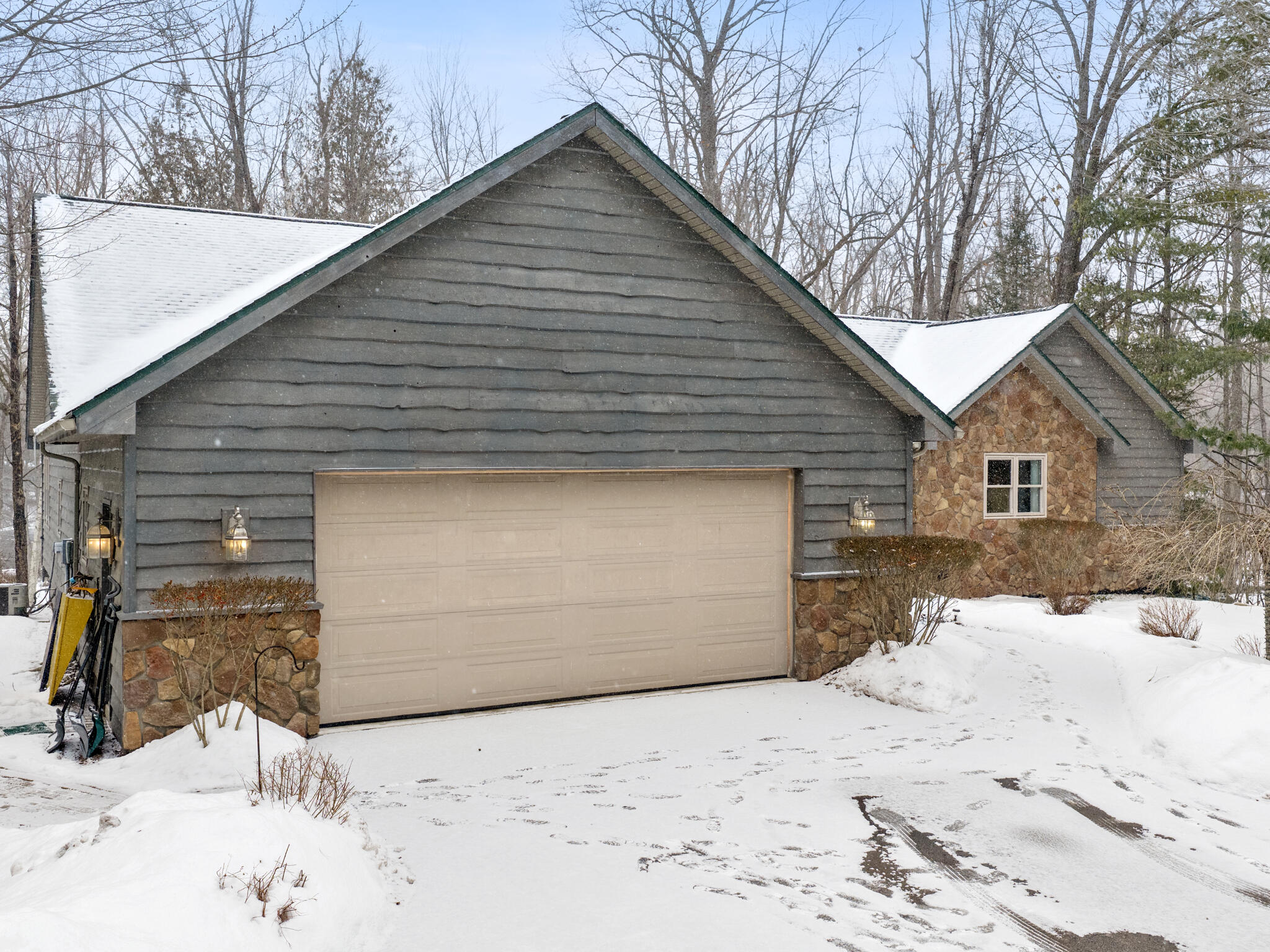 24960 E Riverside Drive