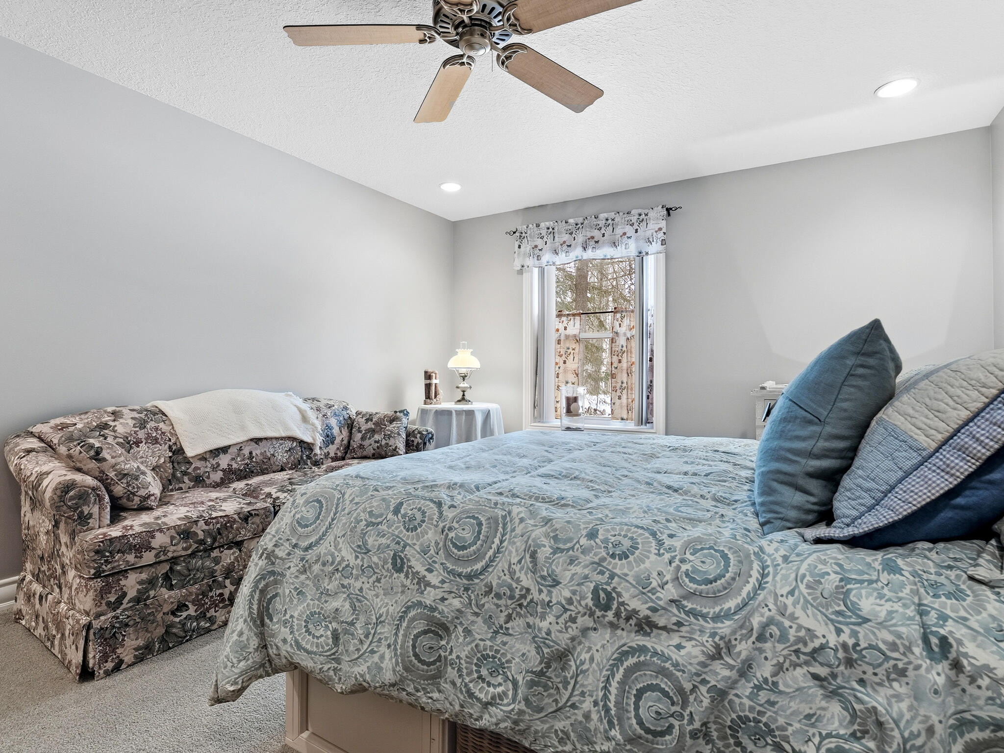 24960 E Riverside Drive