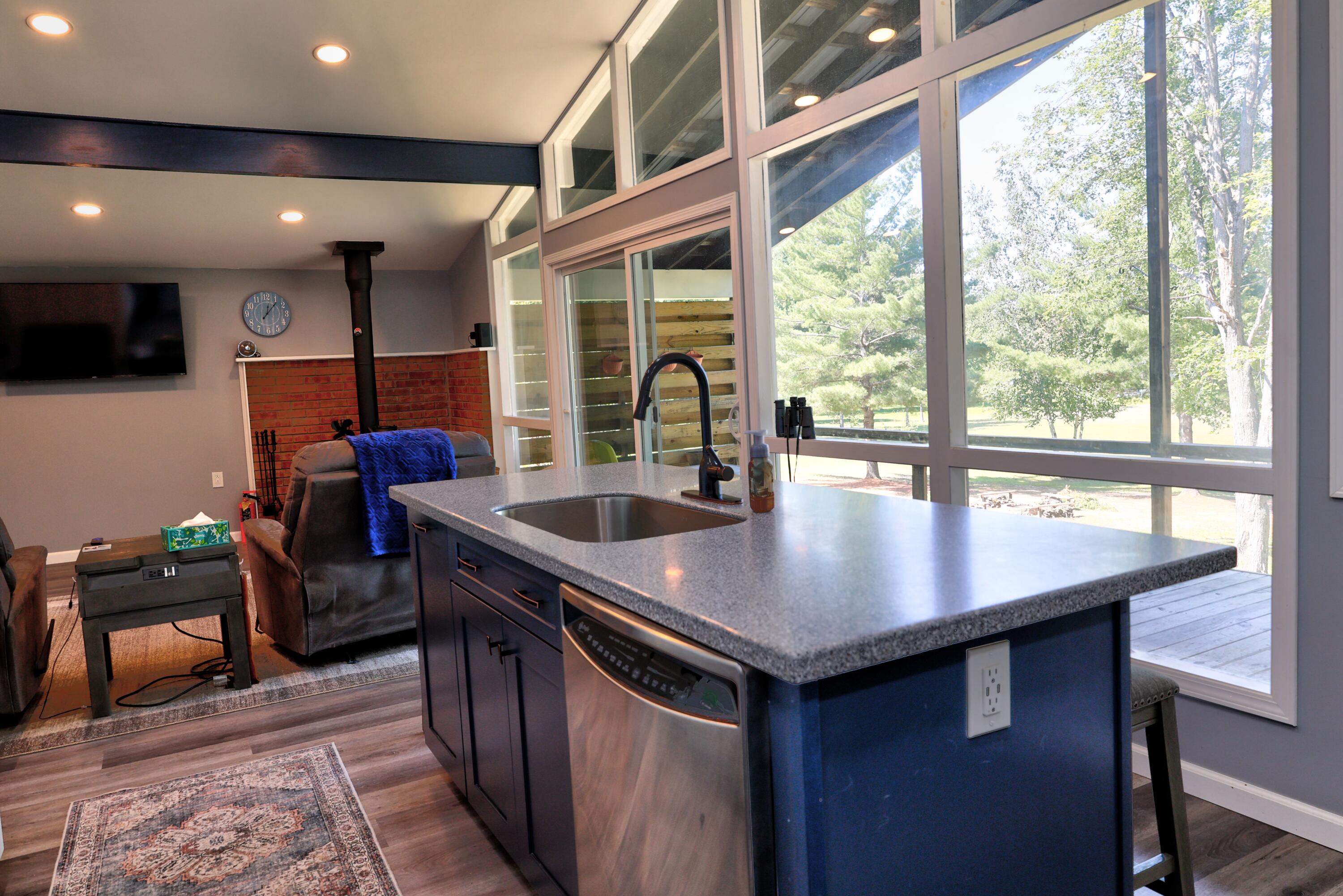 9226 Lakeside Drive