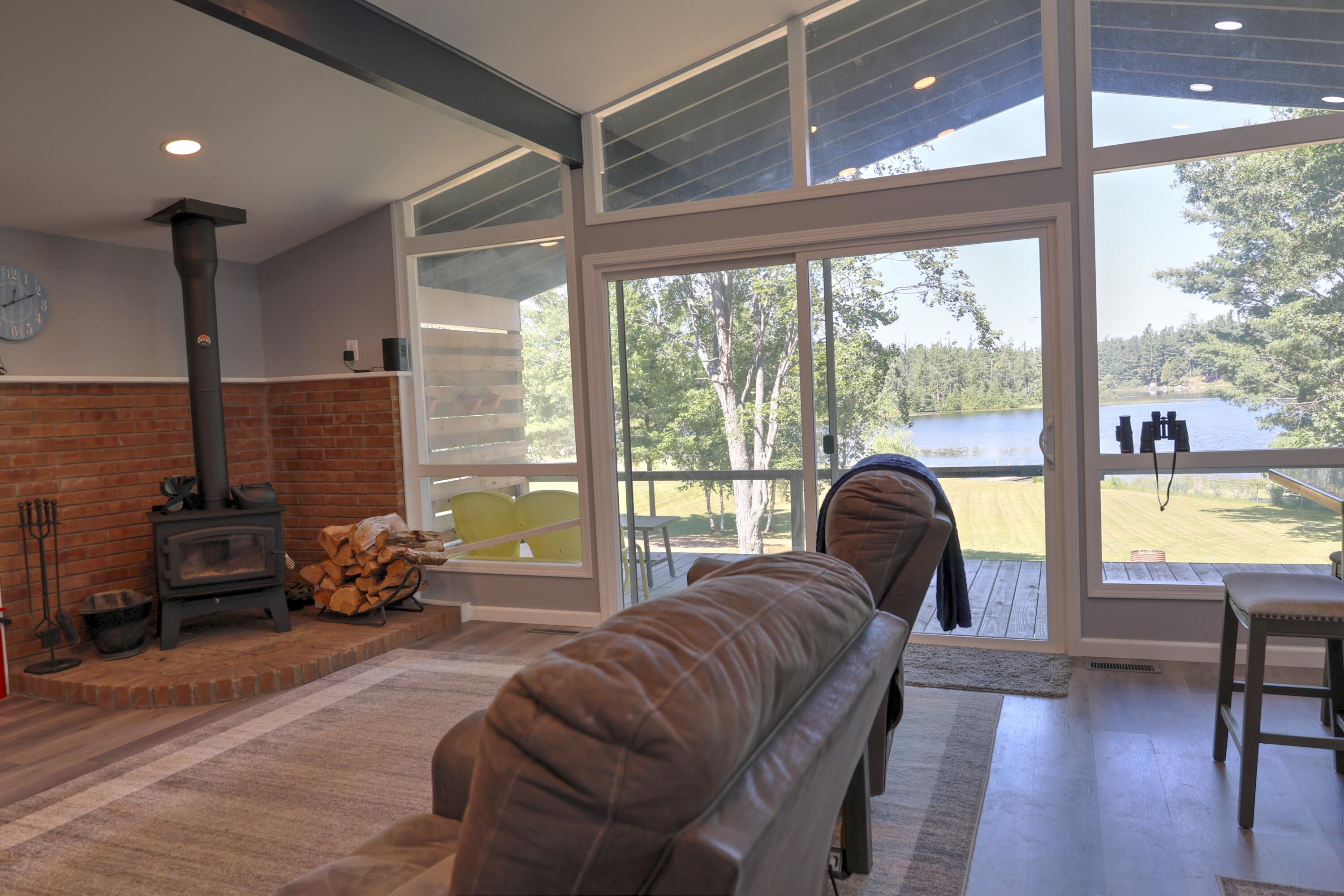 9226 Lakeside Drive
