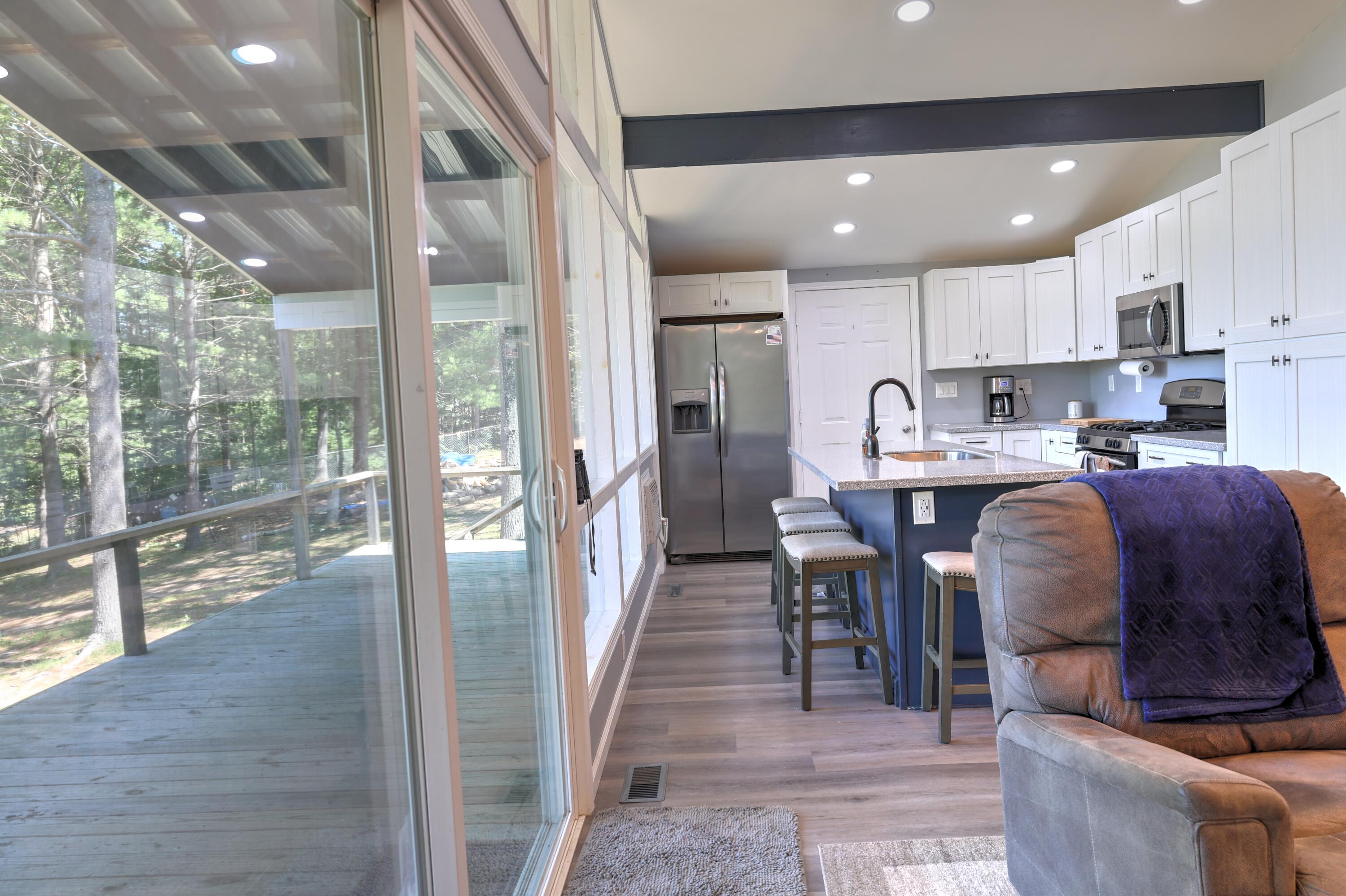 9226 Lakeside Drive