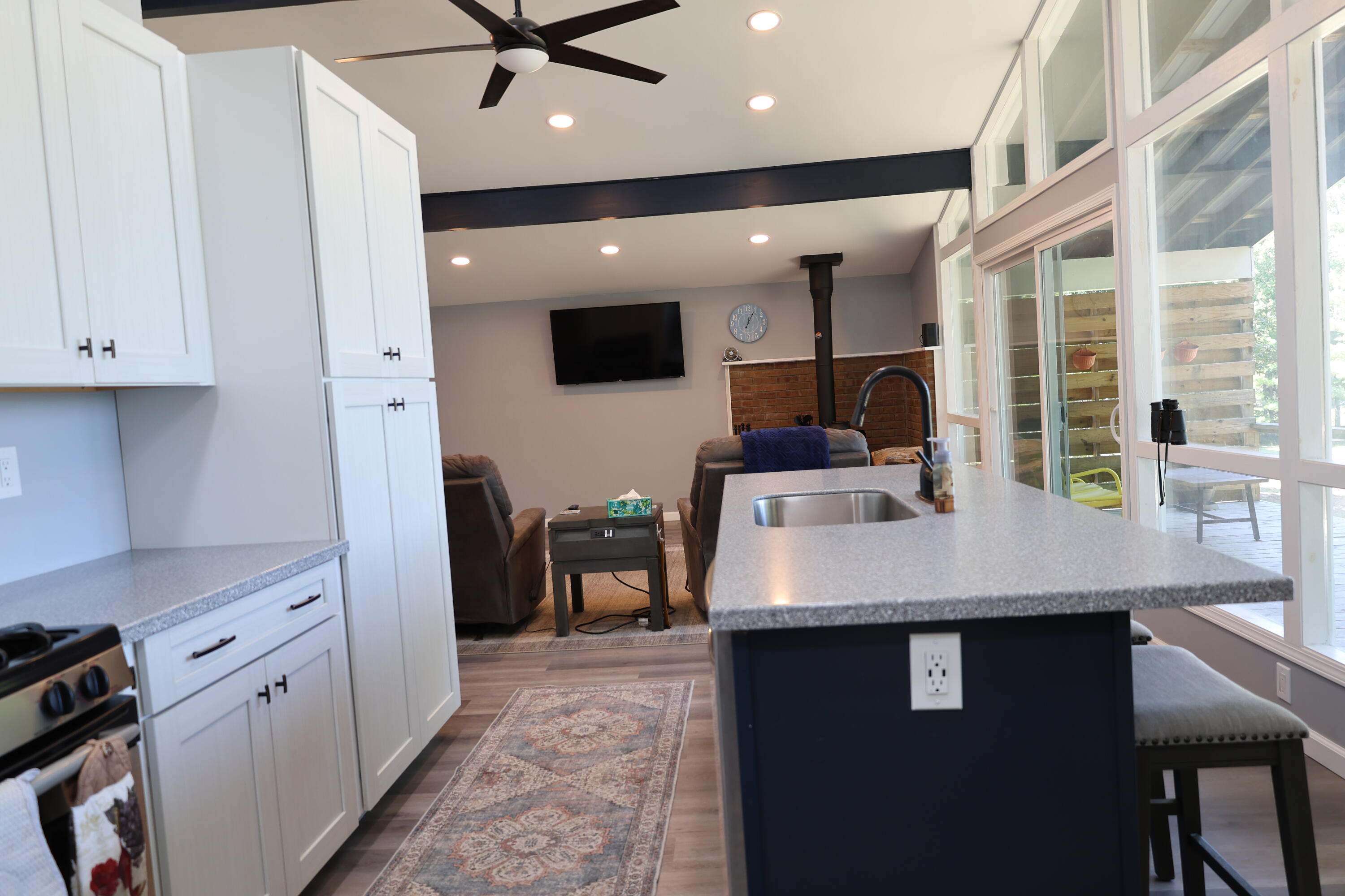 9226 Lakeside Drive