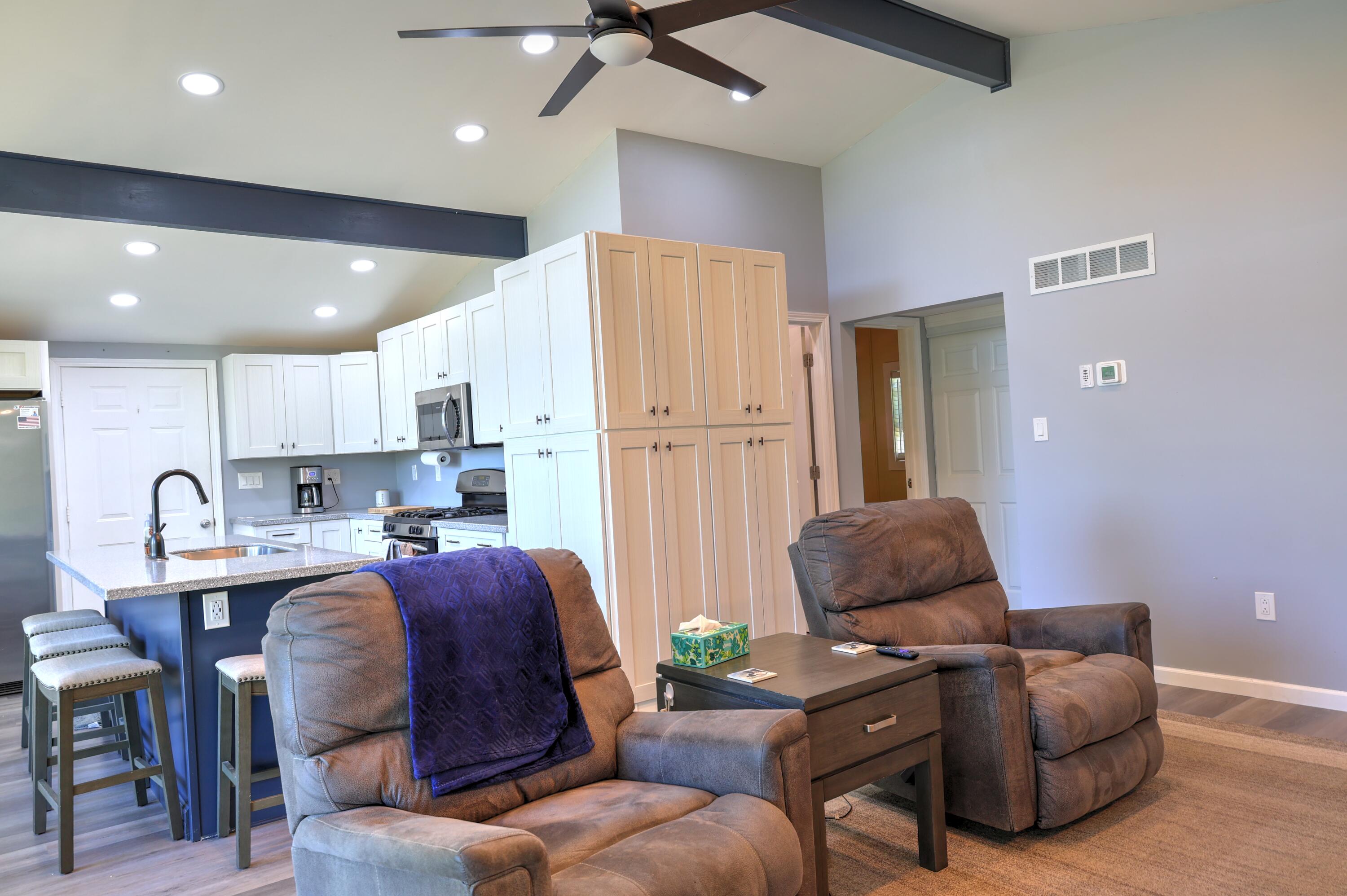 9226 Lakeside Drive