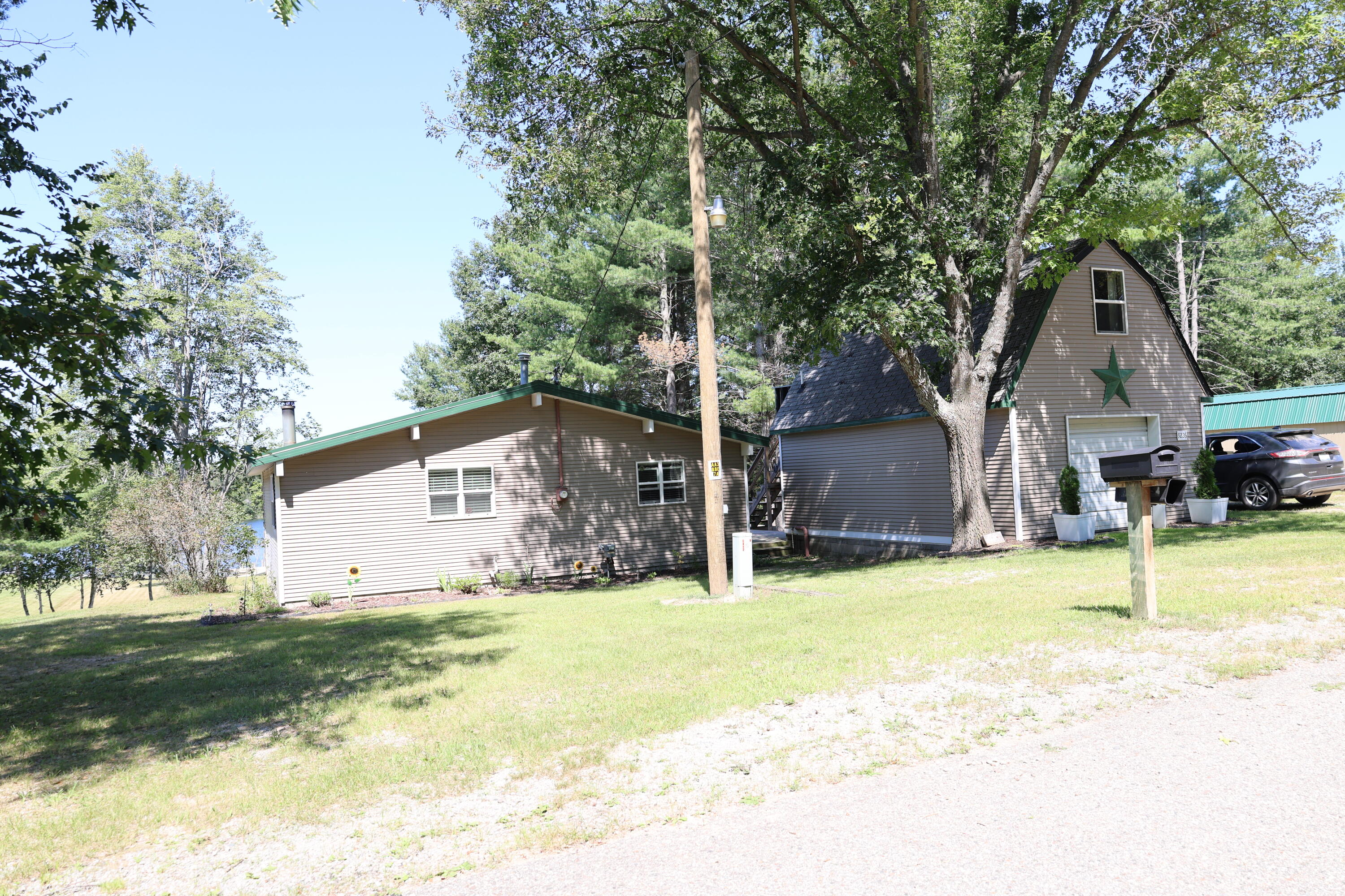 9226 Lakeside Drive