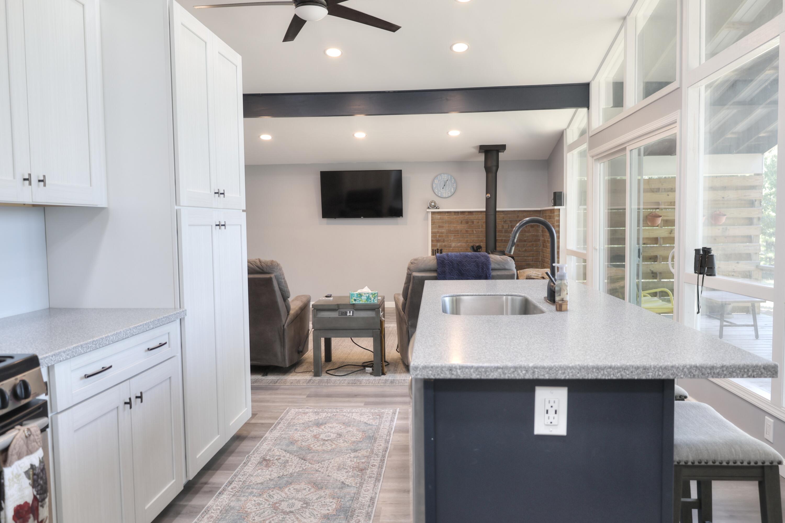 9226 Lakeside Drive