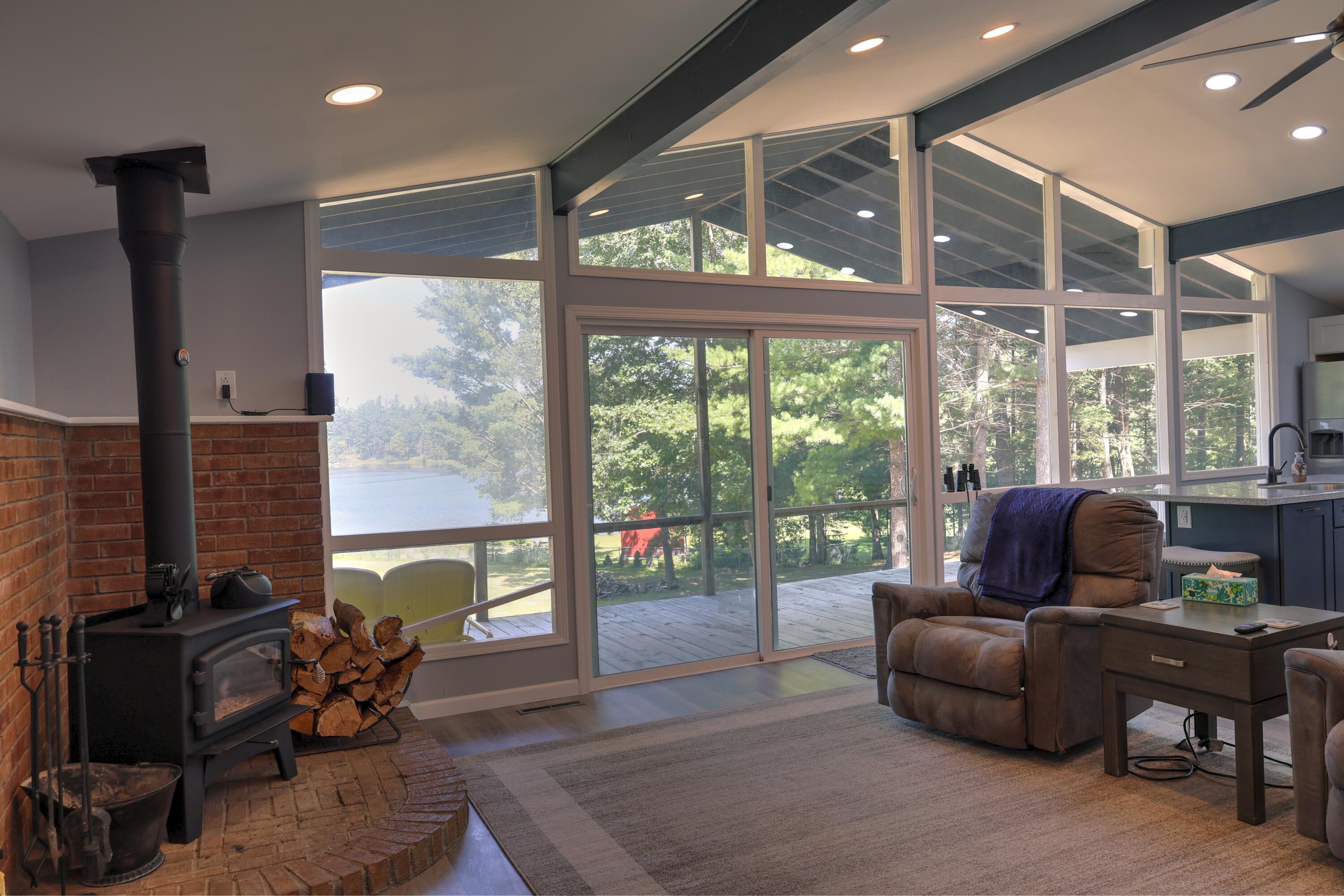 9226 Lakeside Drive