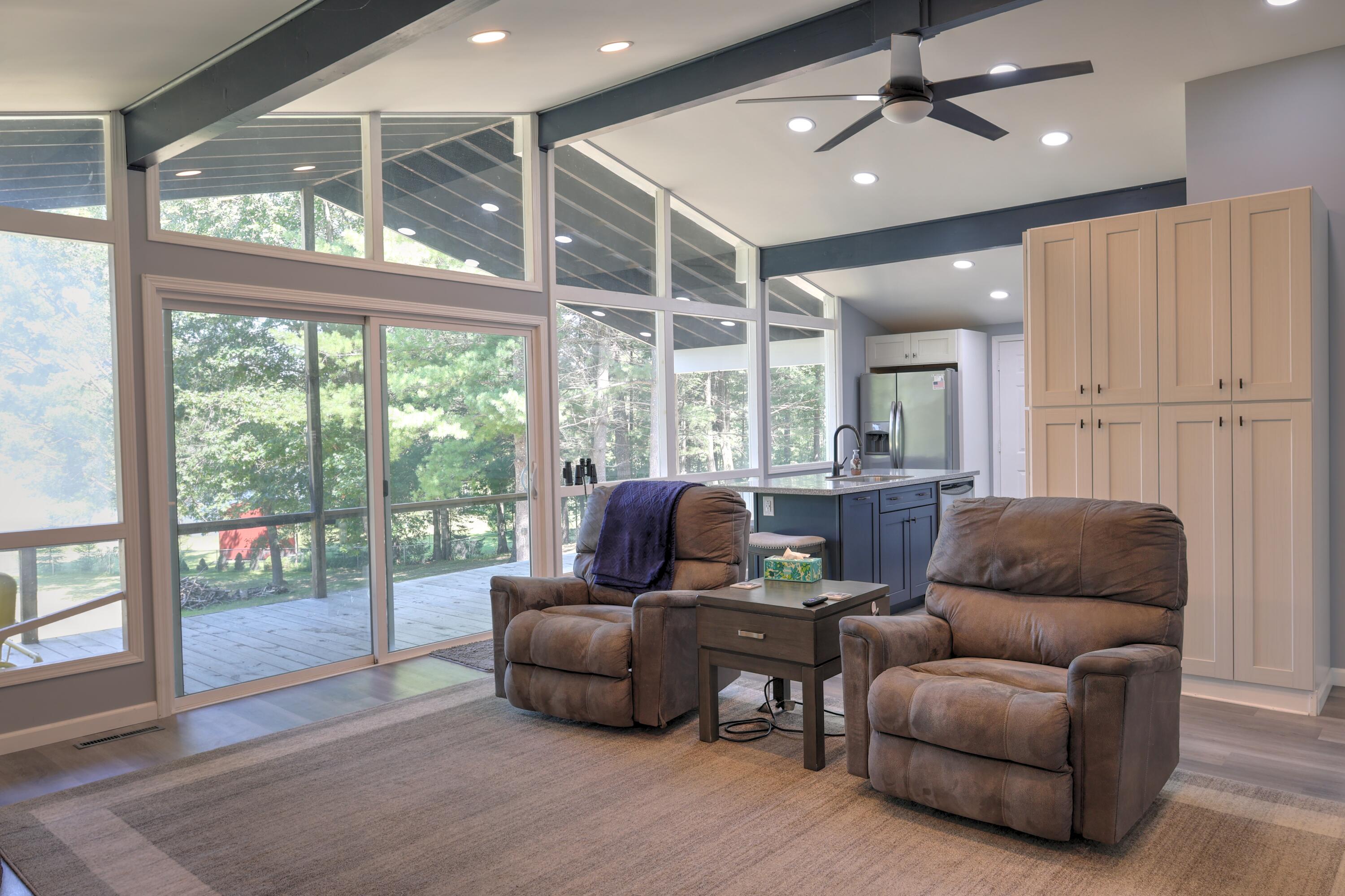 9226 Lakeside Drive