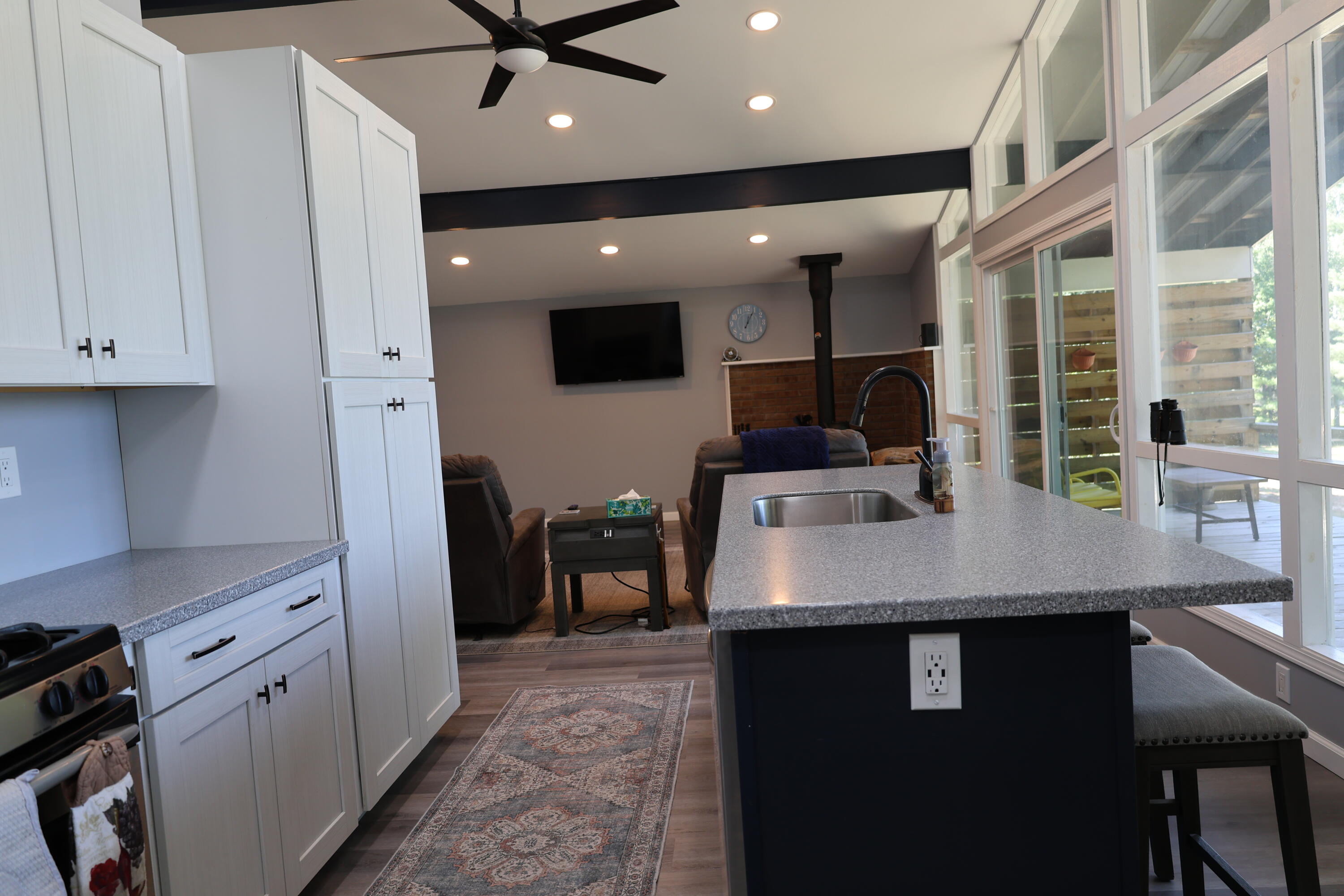 9226 Lakeside Drive