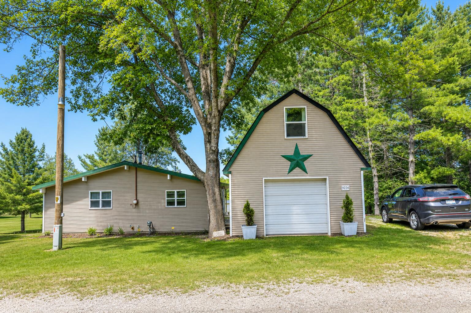 9226 Lakeside Drive