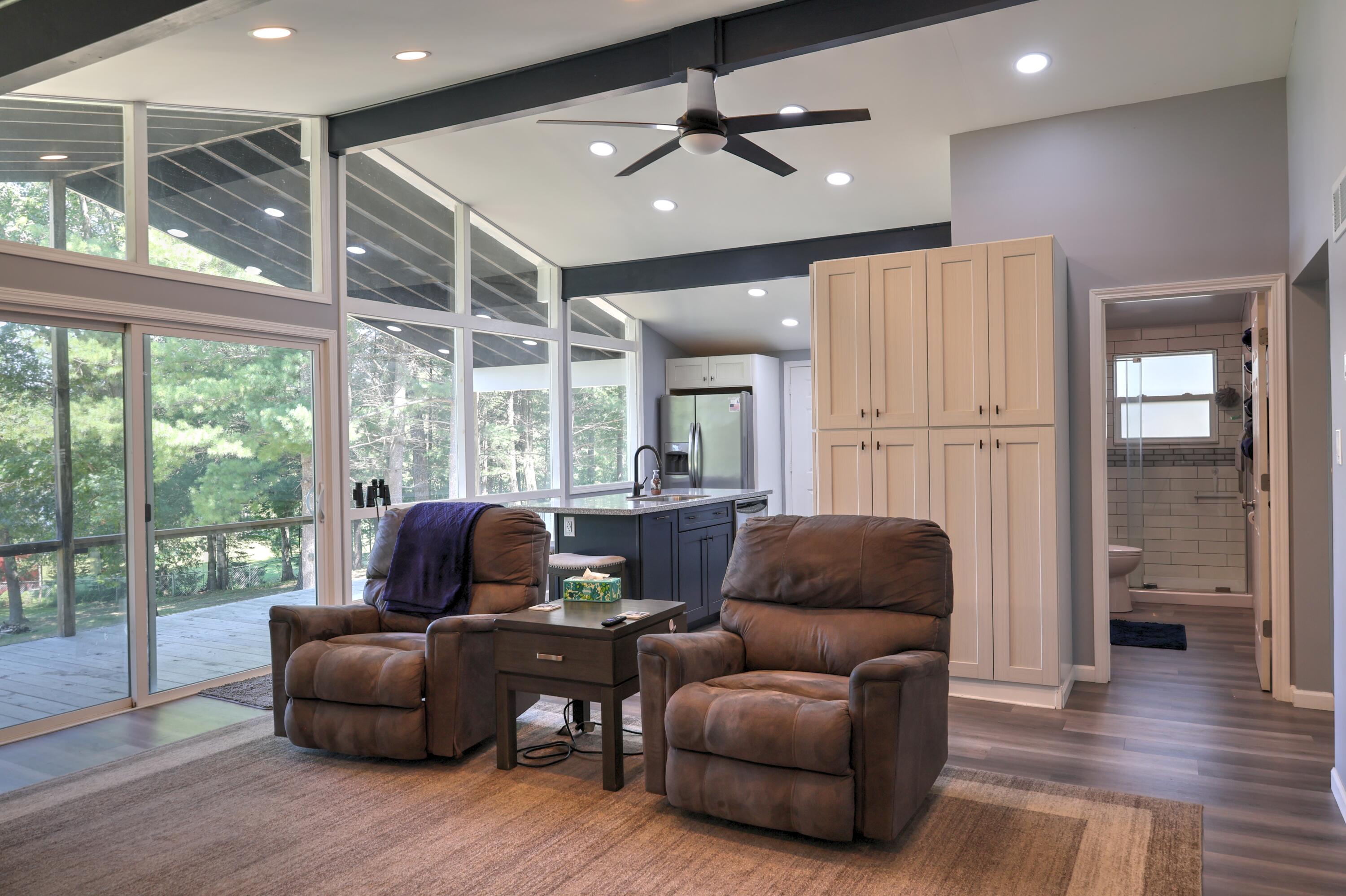 9226 Lakeside Drive