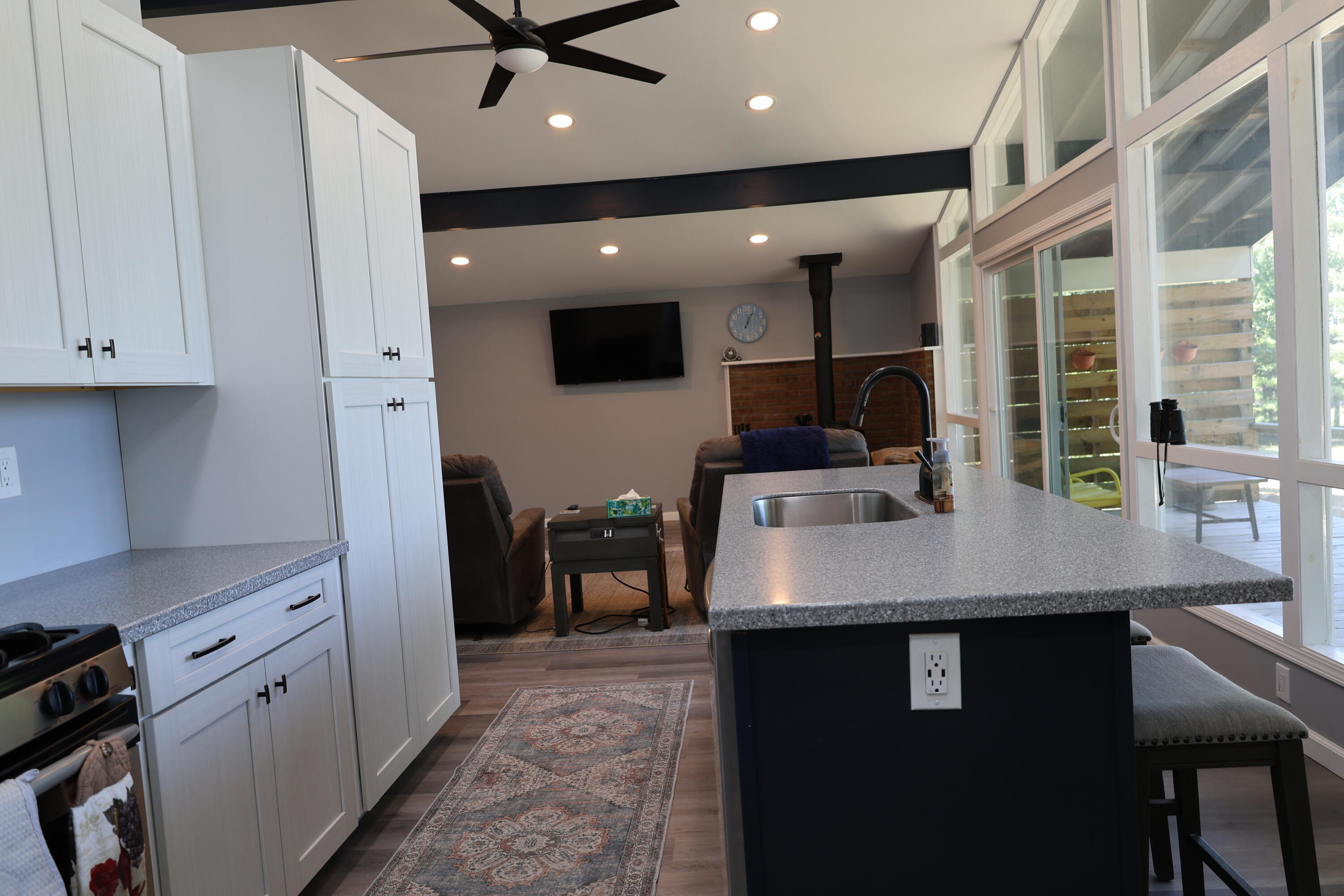 9226 Lakeside Drive