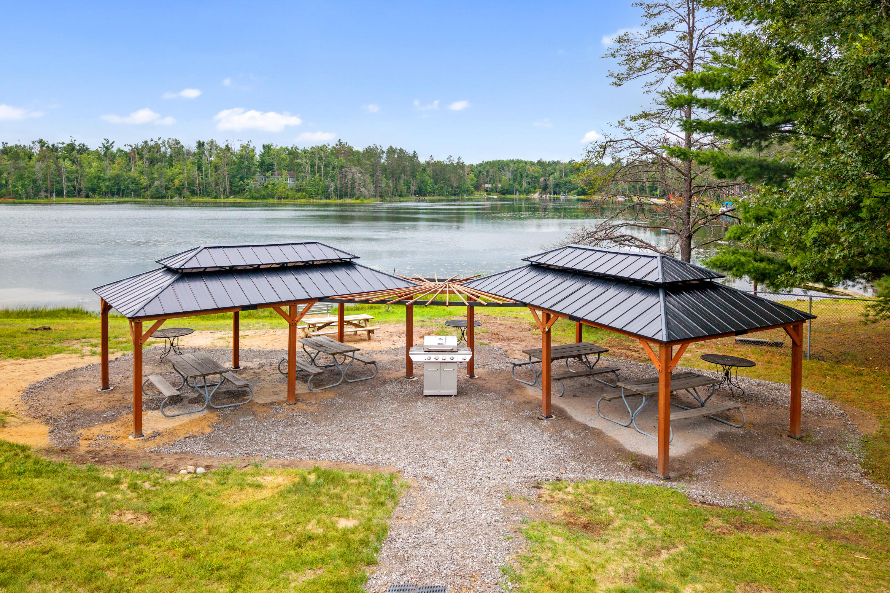 5338 Woodridge Road, 5344
