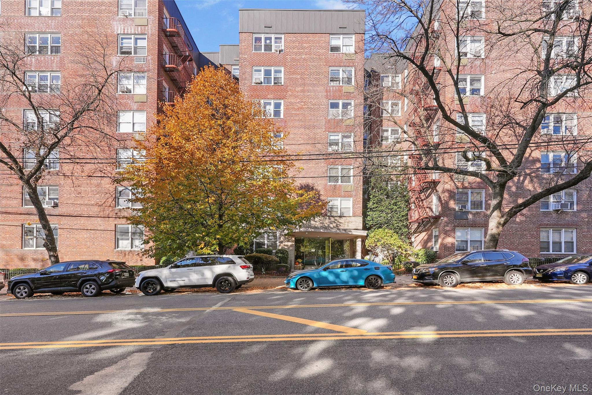 4295 Webster Avenue Unit: 1D